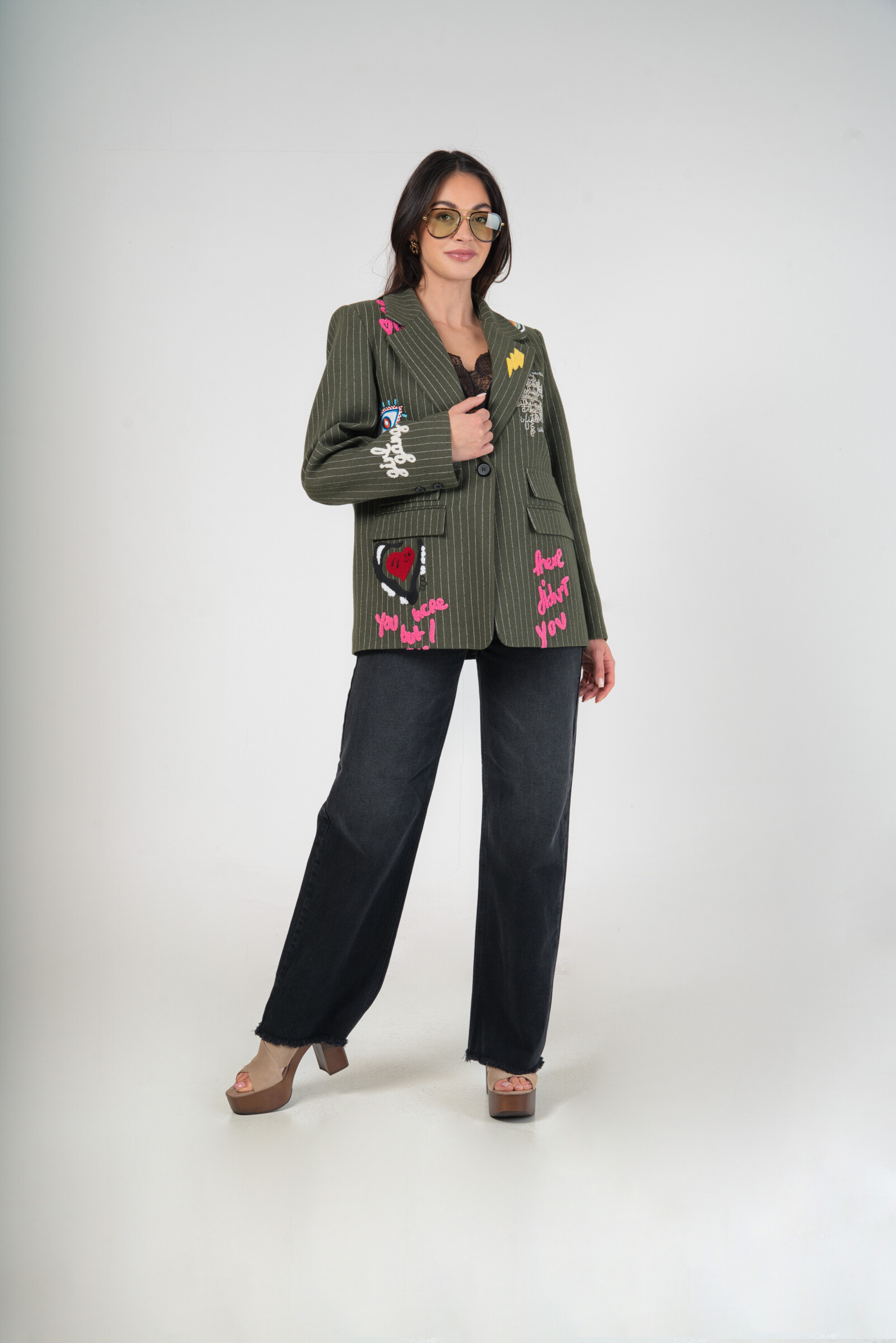 Blazer Jacke mit farbiger Stickerei und Patch! - kaki - 1 - Großformat