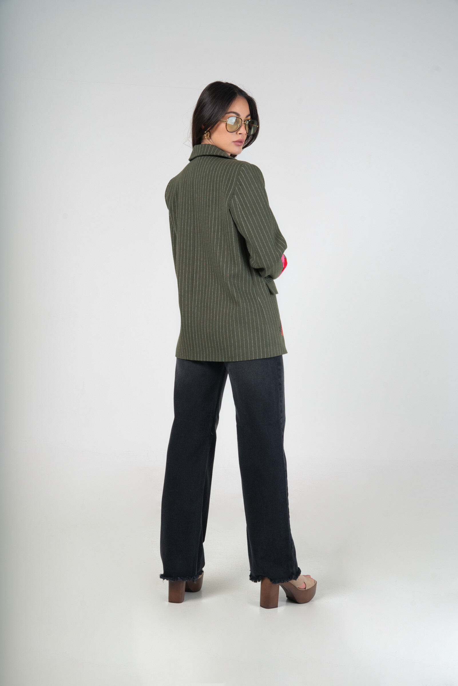 Blazer Jacke mit farbiger Stickerei und Patch! - kaki - 3 - Großformat