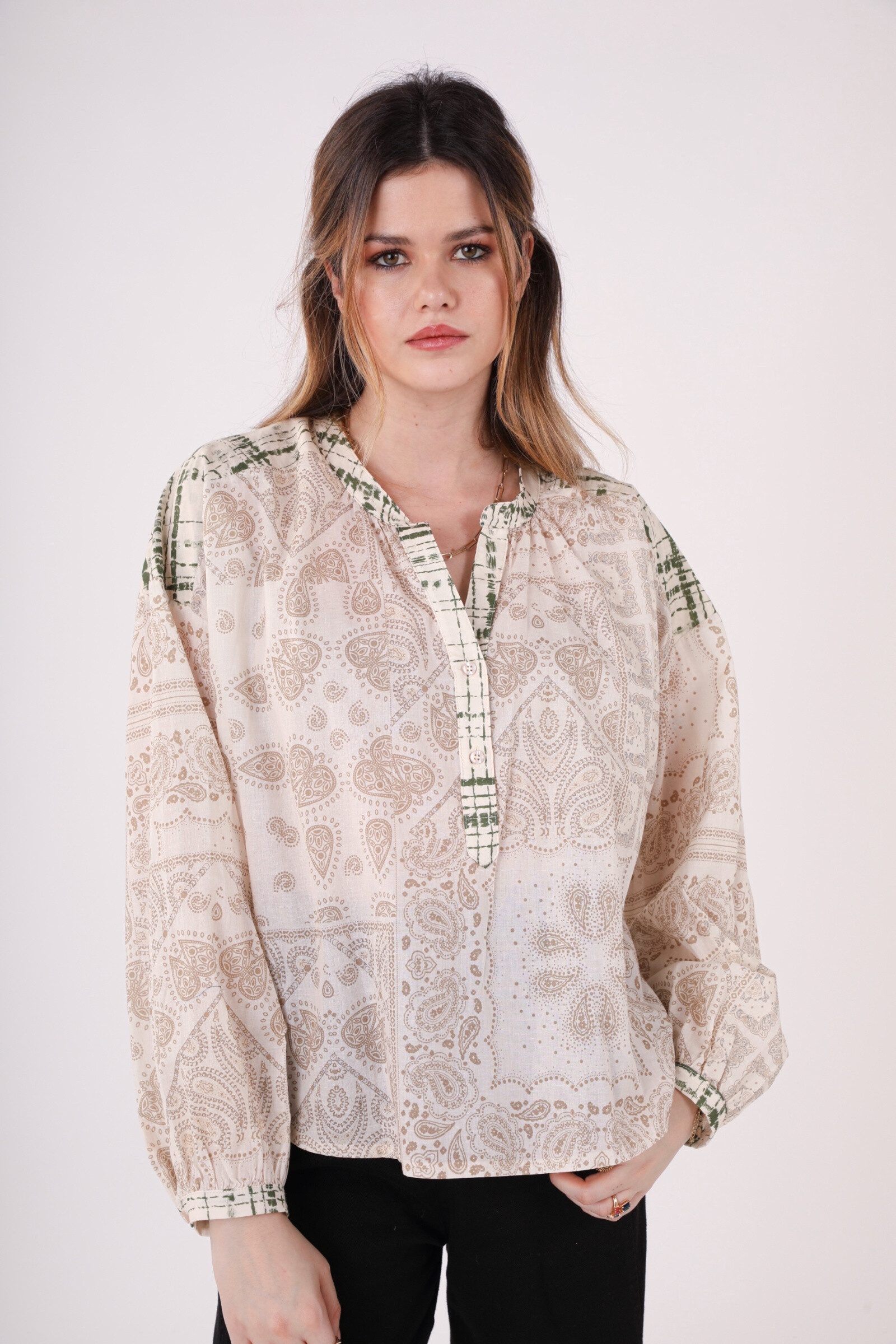 Wholesaler MAXMILA PARIS - NONA Semi-Buttoned Mandarin Collar Shirt