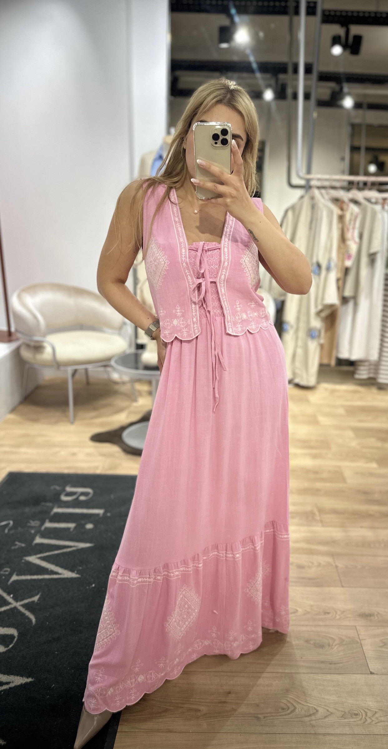 Großhändler MAXMILA PARIS - KASEO Kleid und Bolero-Set mit bestickten Blumen