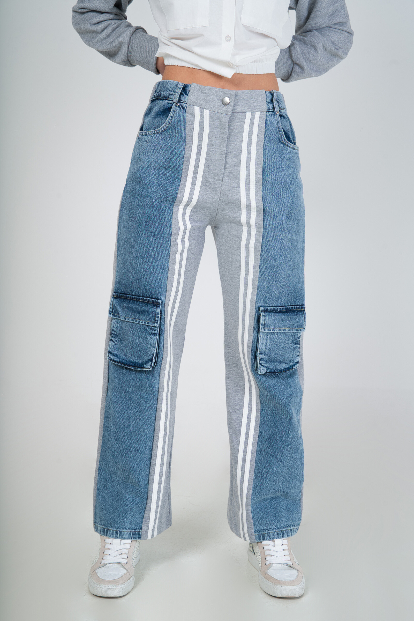 Wholesaler MAXMILA PARIS - Streetwear style jogging pants and sportswear