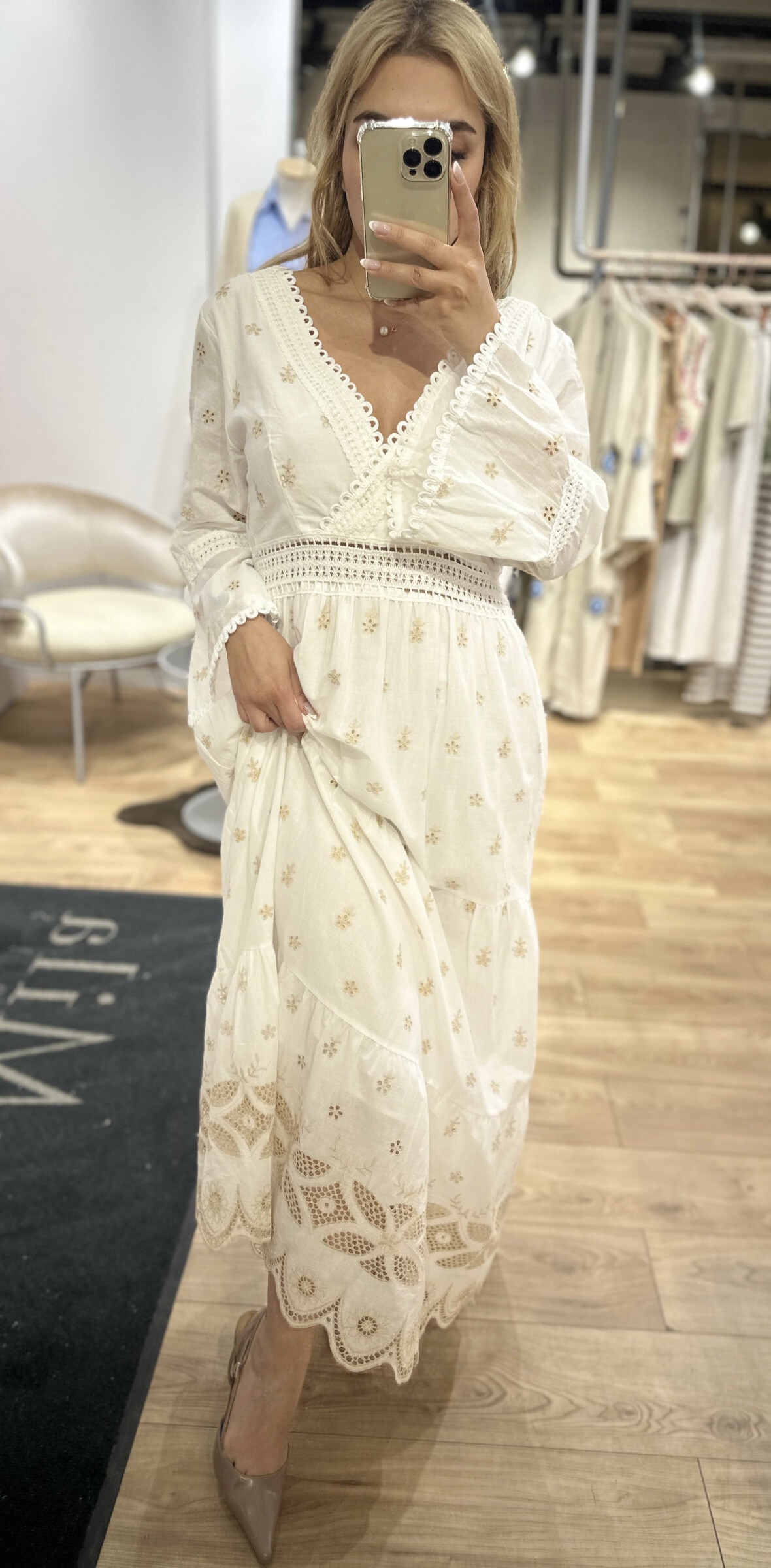 Wholesaler MAXMILA PARIS - ONIRA dress with loose fit in floral lace
