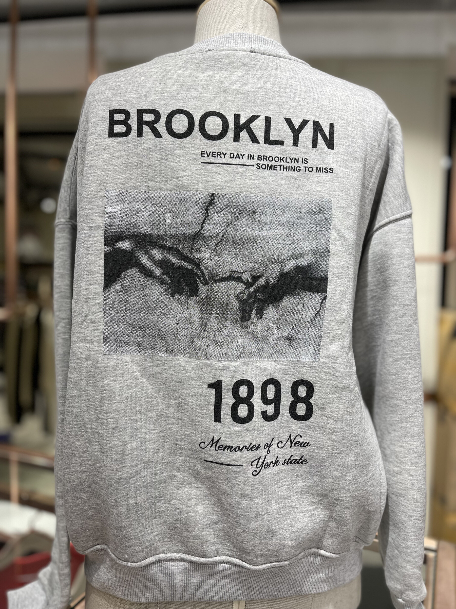 Übergroßes Sweatshirt mit Aufdruck - Grau - 2 - Großformat