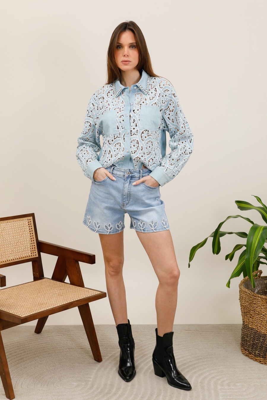Wholesaler Alina - Embroidered shorts
