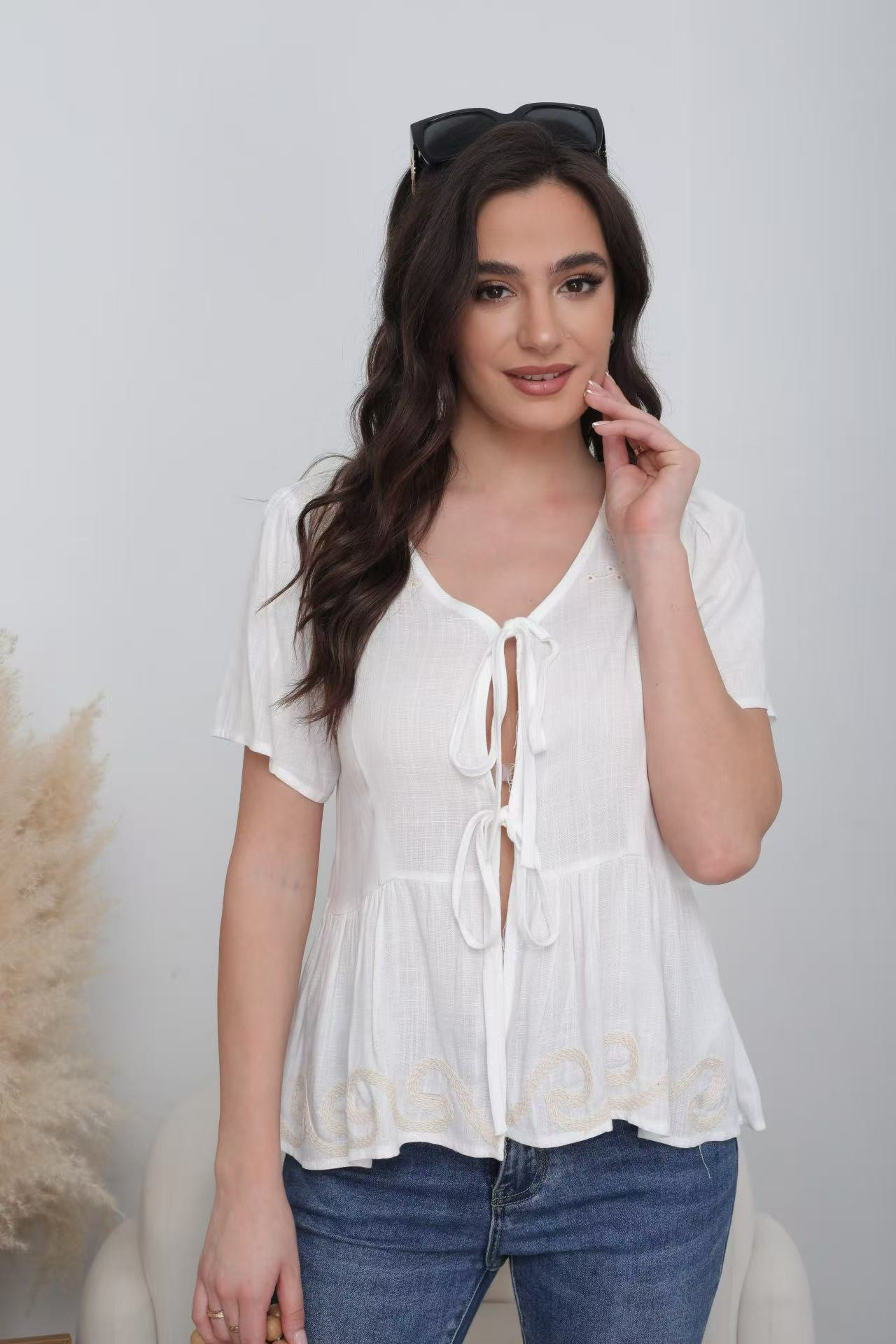 In Knoten bestickter Bluse - Image 6