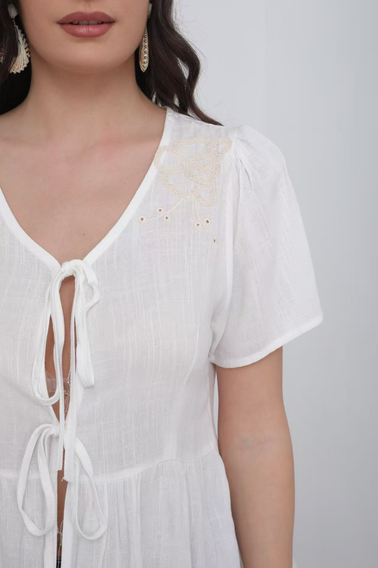 In Knoten bestickter Bluse - Image 8
