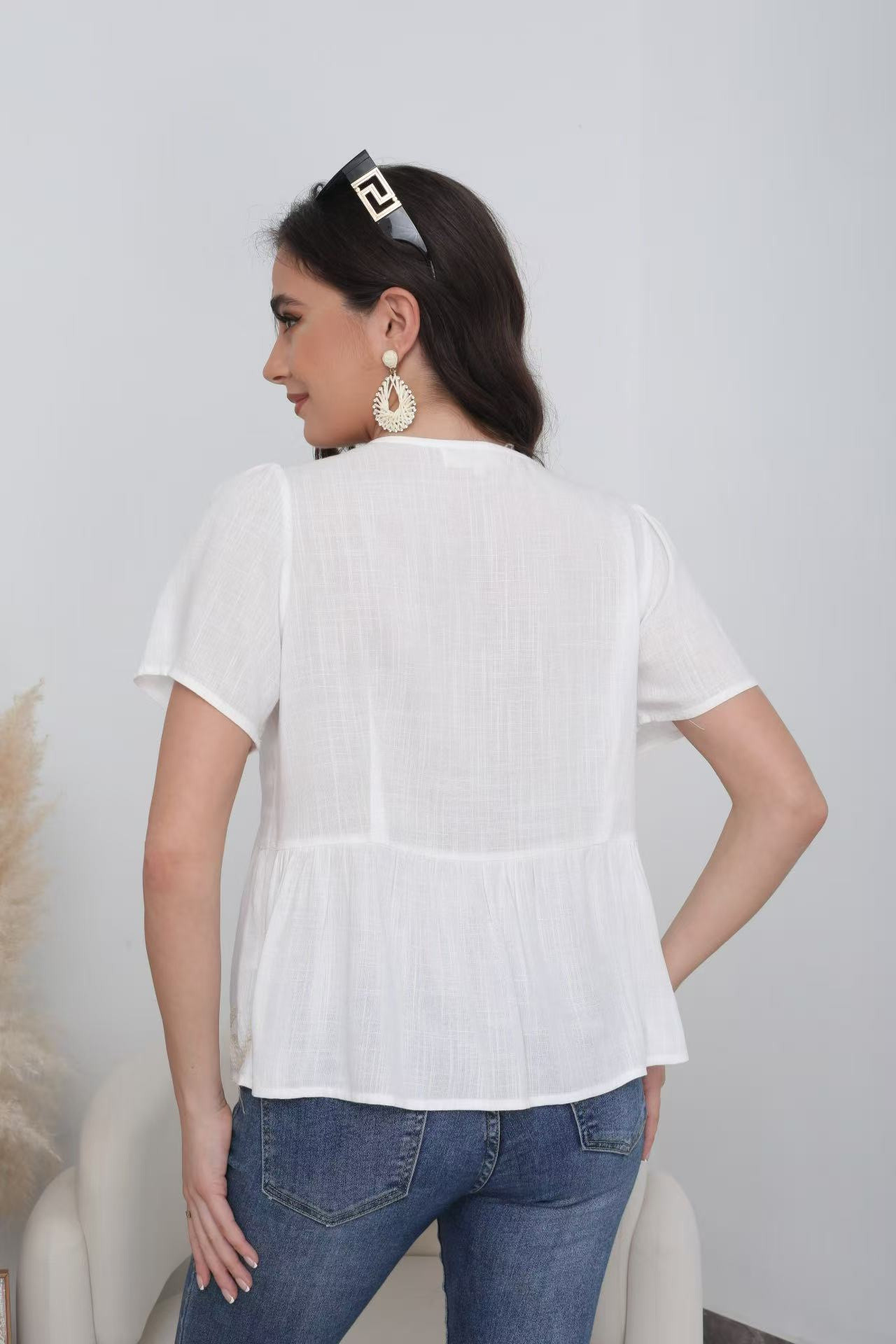 In Knoten bestickter Bluse - Image 13