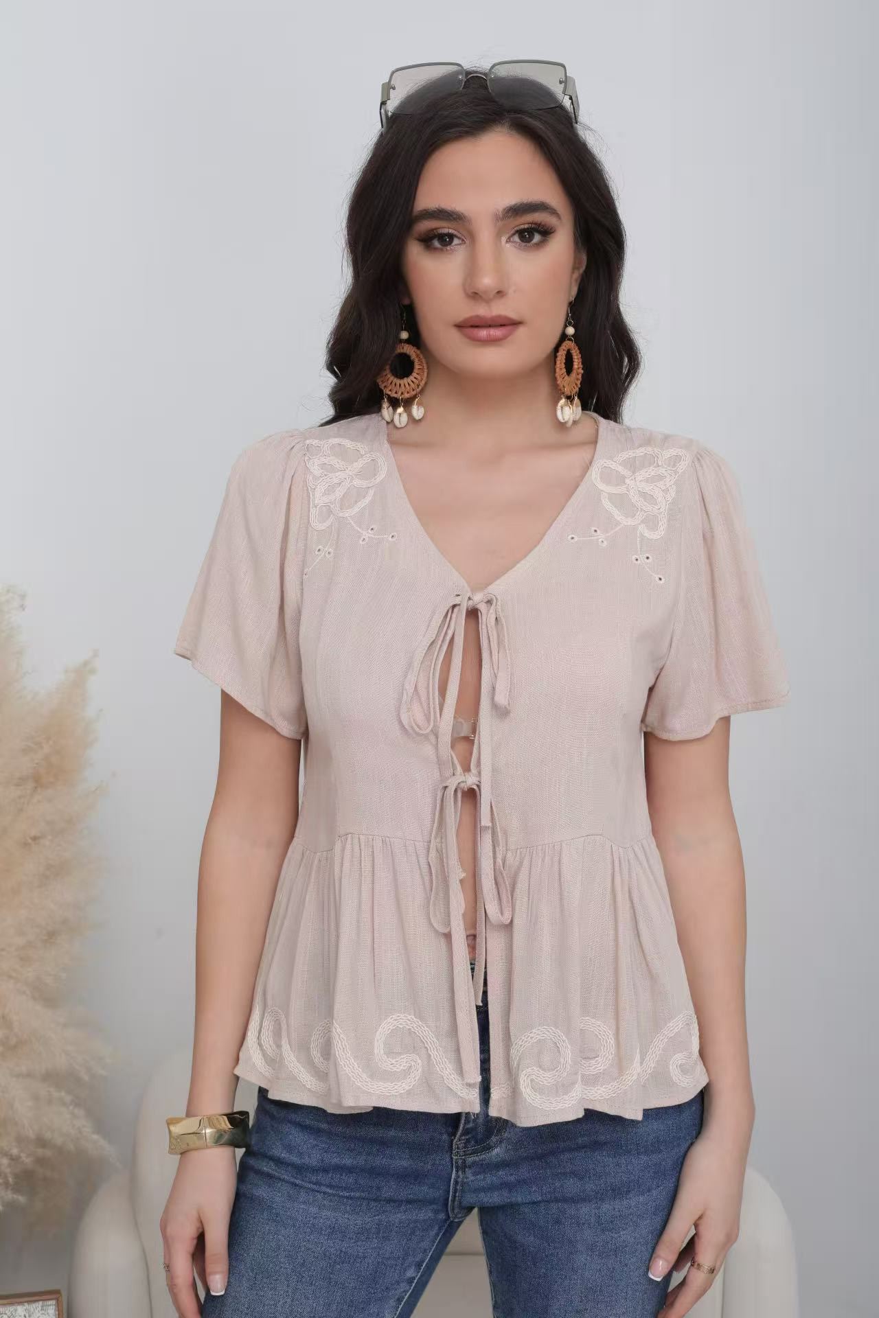 In Knoten bestickter Bluse - Image 7
