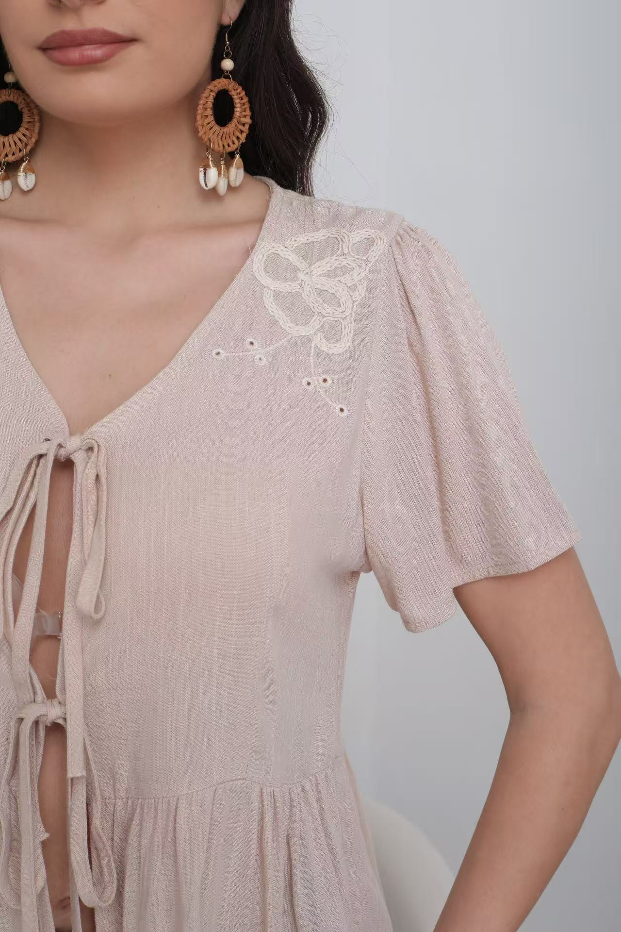 In Knoten bestickter Bluse - Image 12