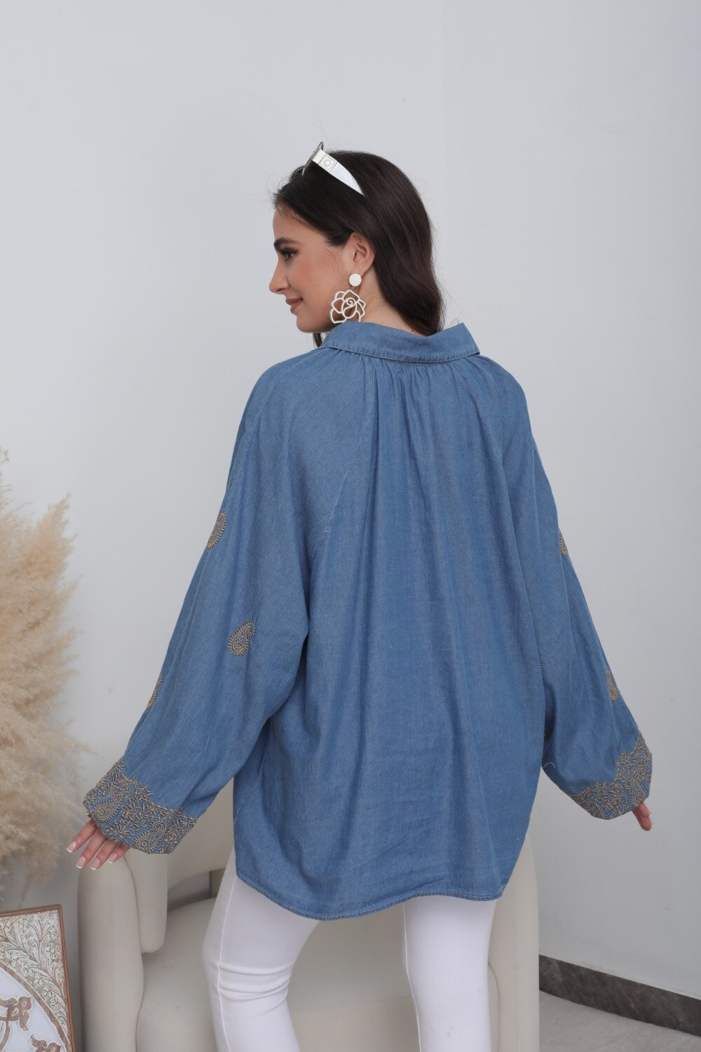 Bestickte Jeansbluse - Image 5