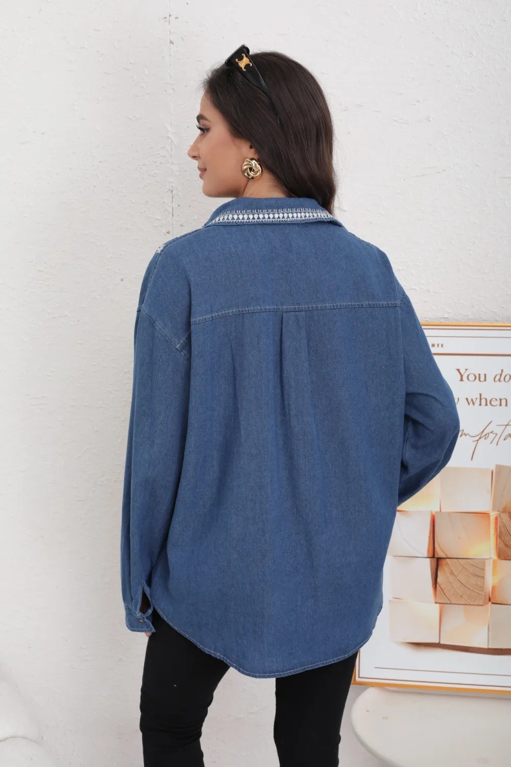 Blusa Vaquera con Bordado de Hojas - Image 5