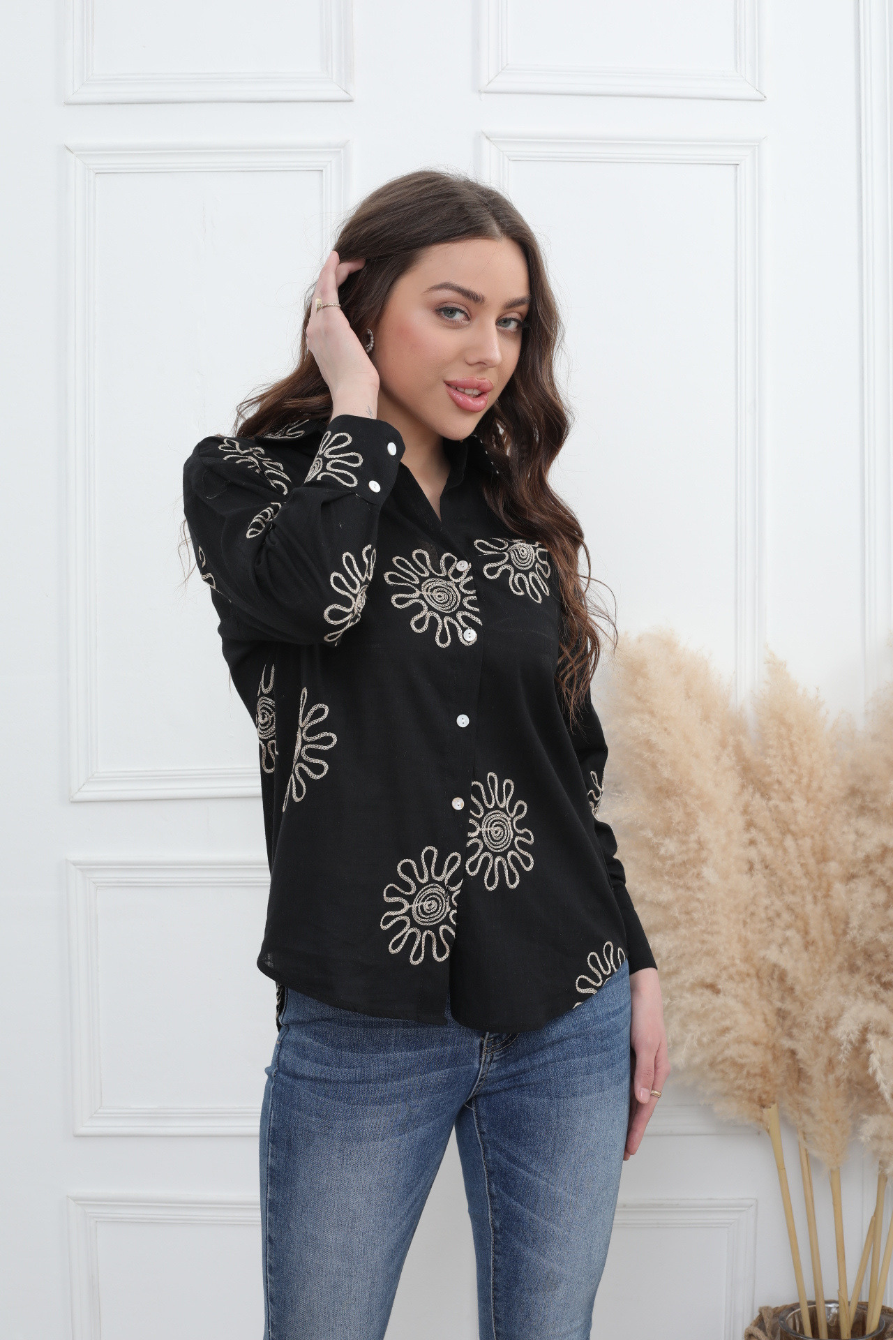 Embroidered shirt - Image 5