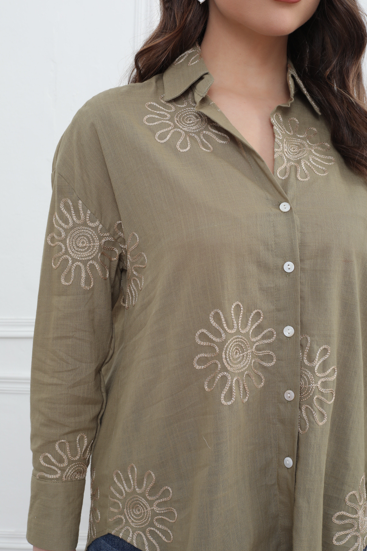 Embroidered shirt - Image 9