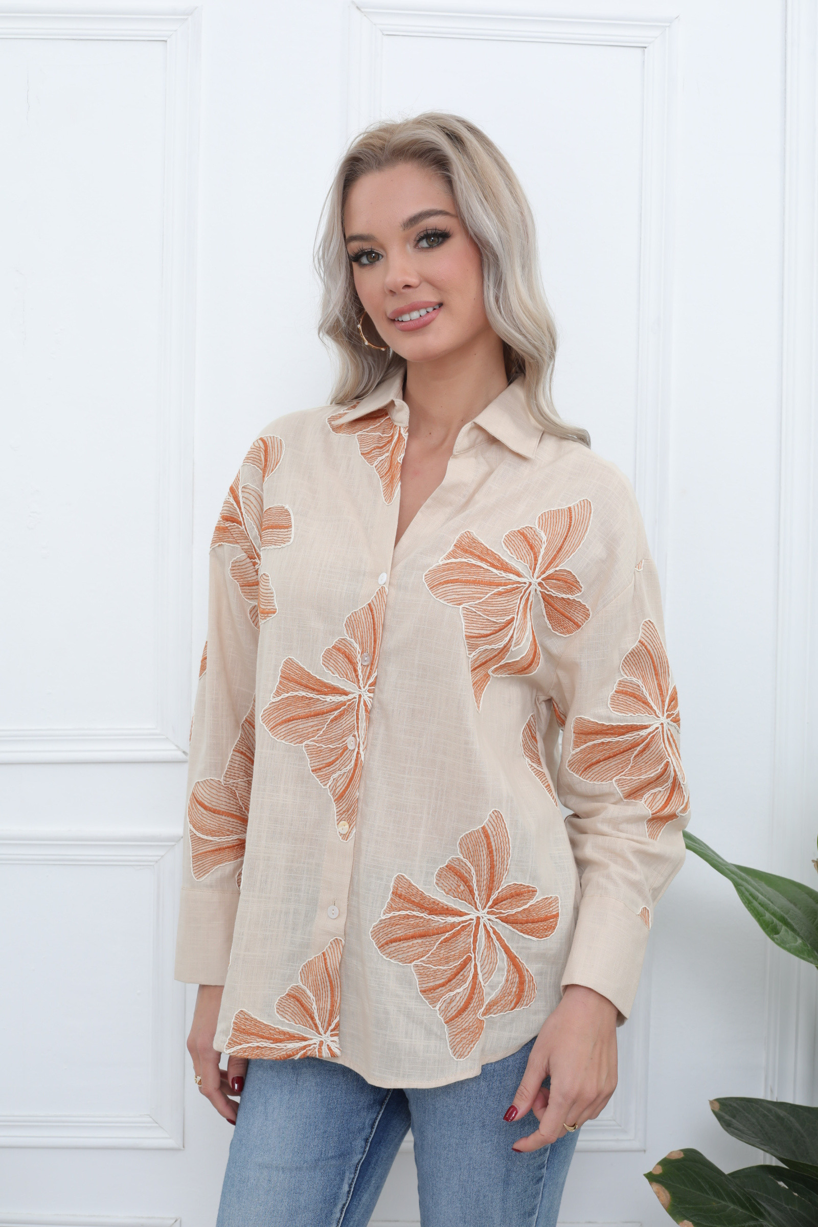 Embroidered shirt - Image 2