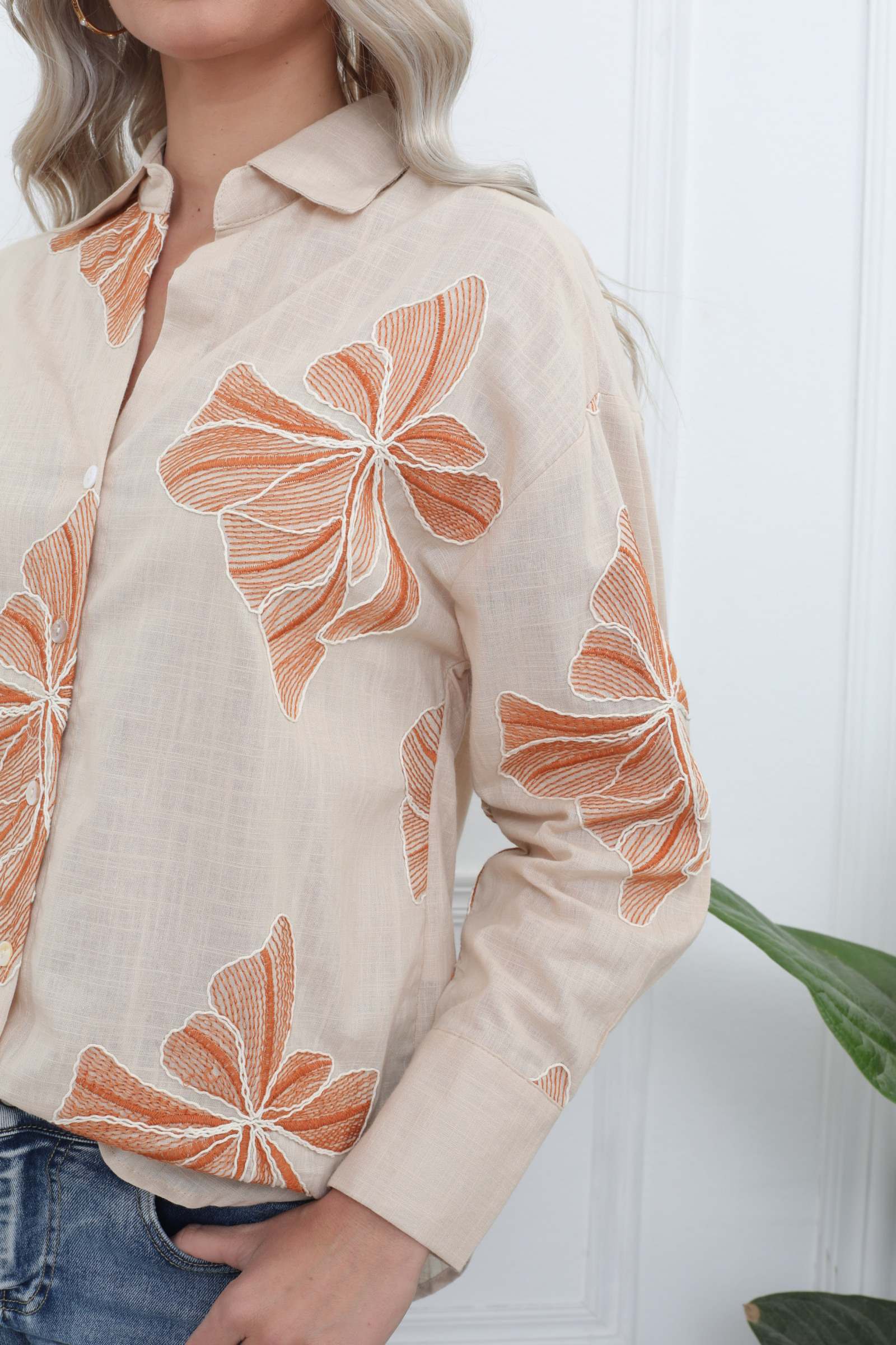 Embroidered shirt - Image 4
