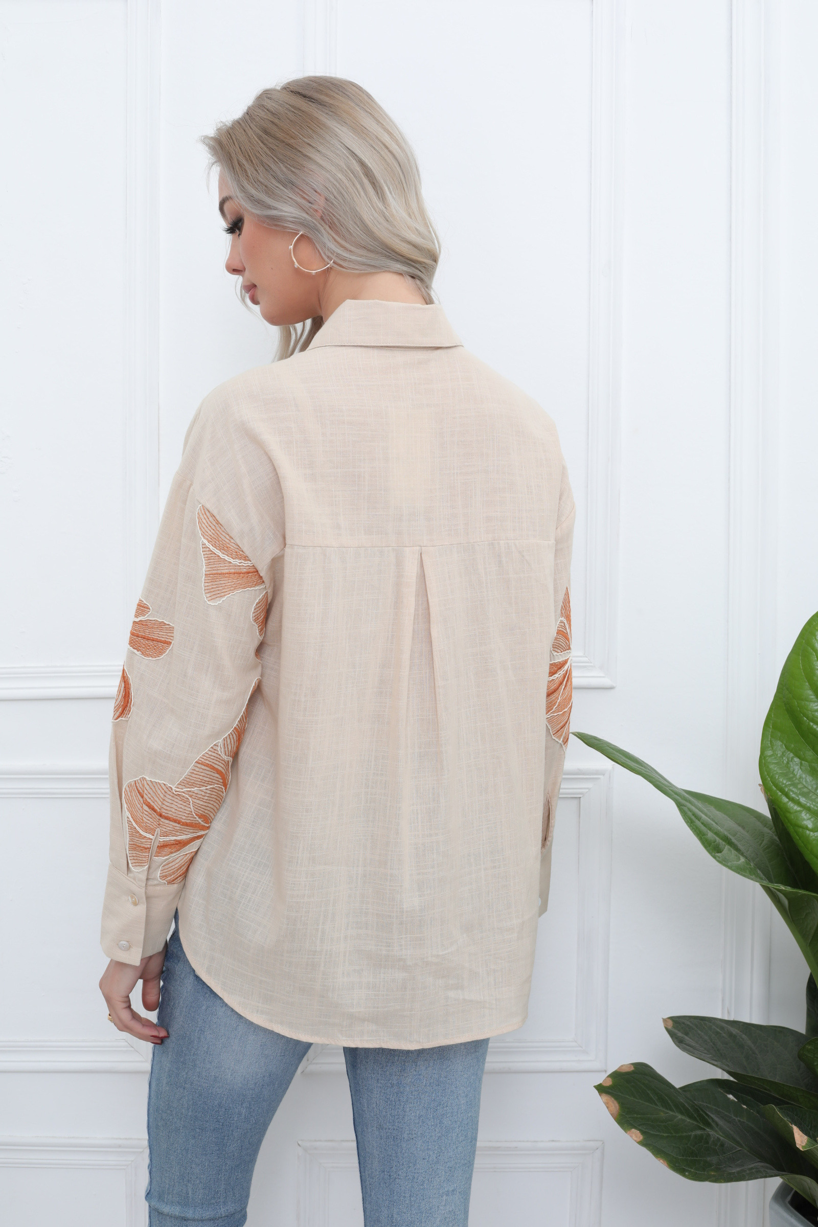 Embroidered shirt - Image 5