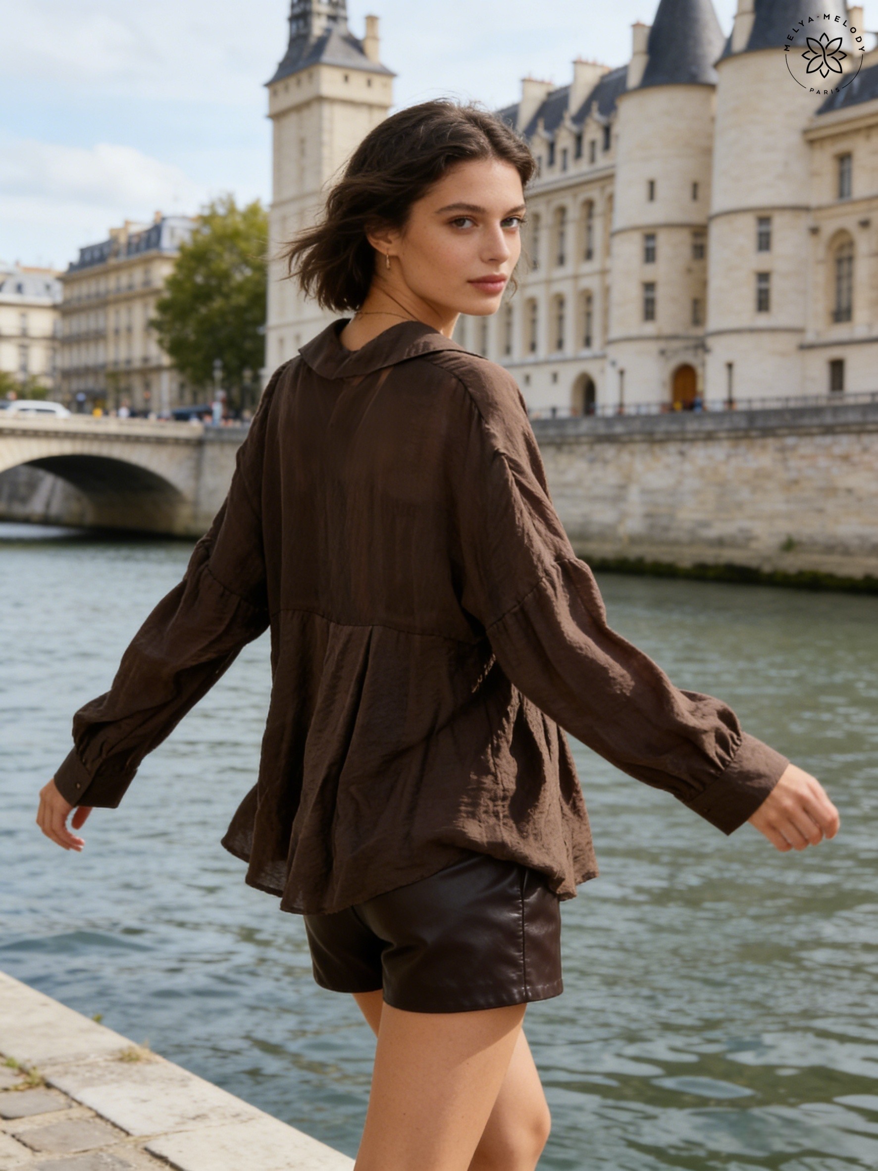 Fließende Bluse mit Taschen in Übergröße - Image 16