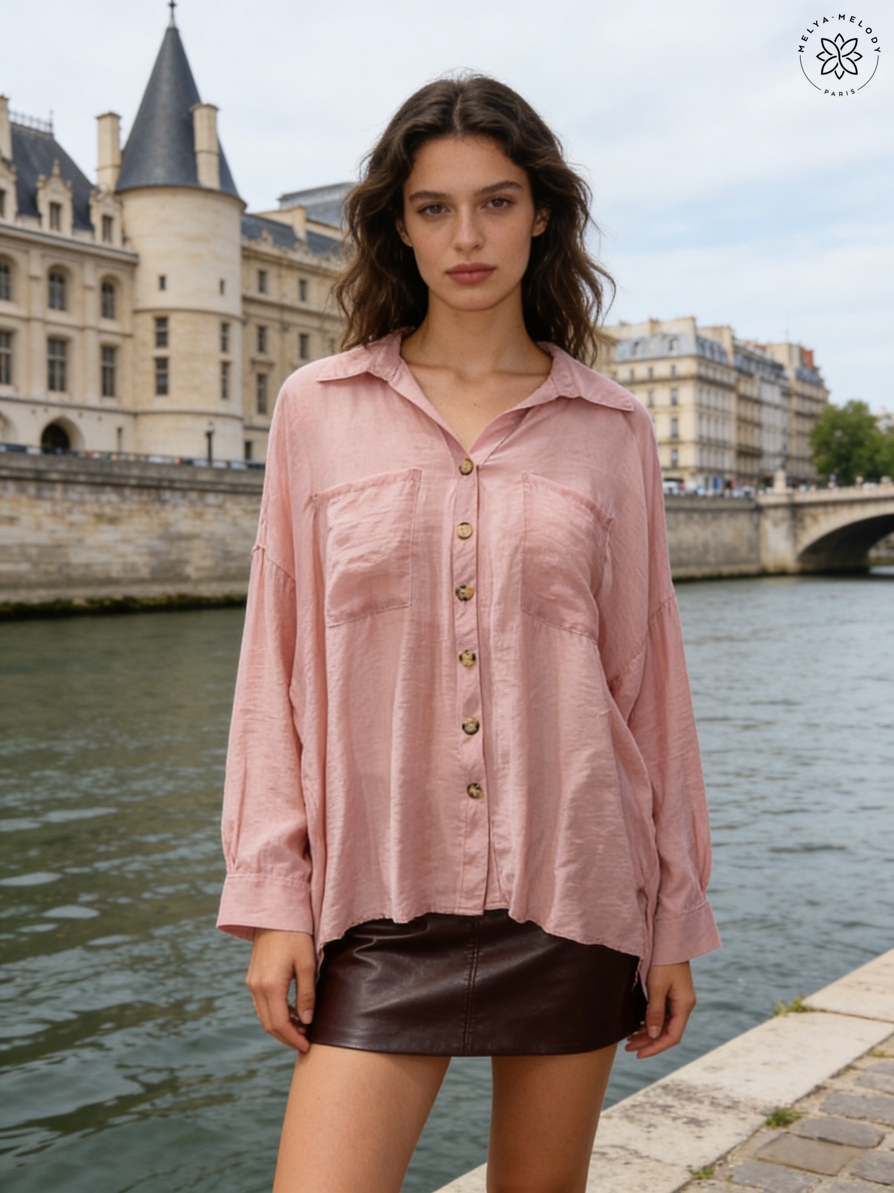 Fließende Bluse mit Taschen in Übergröße - Image 7