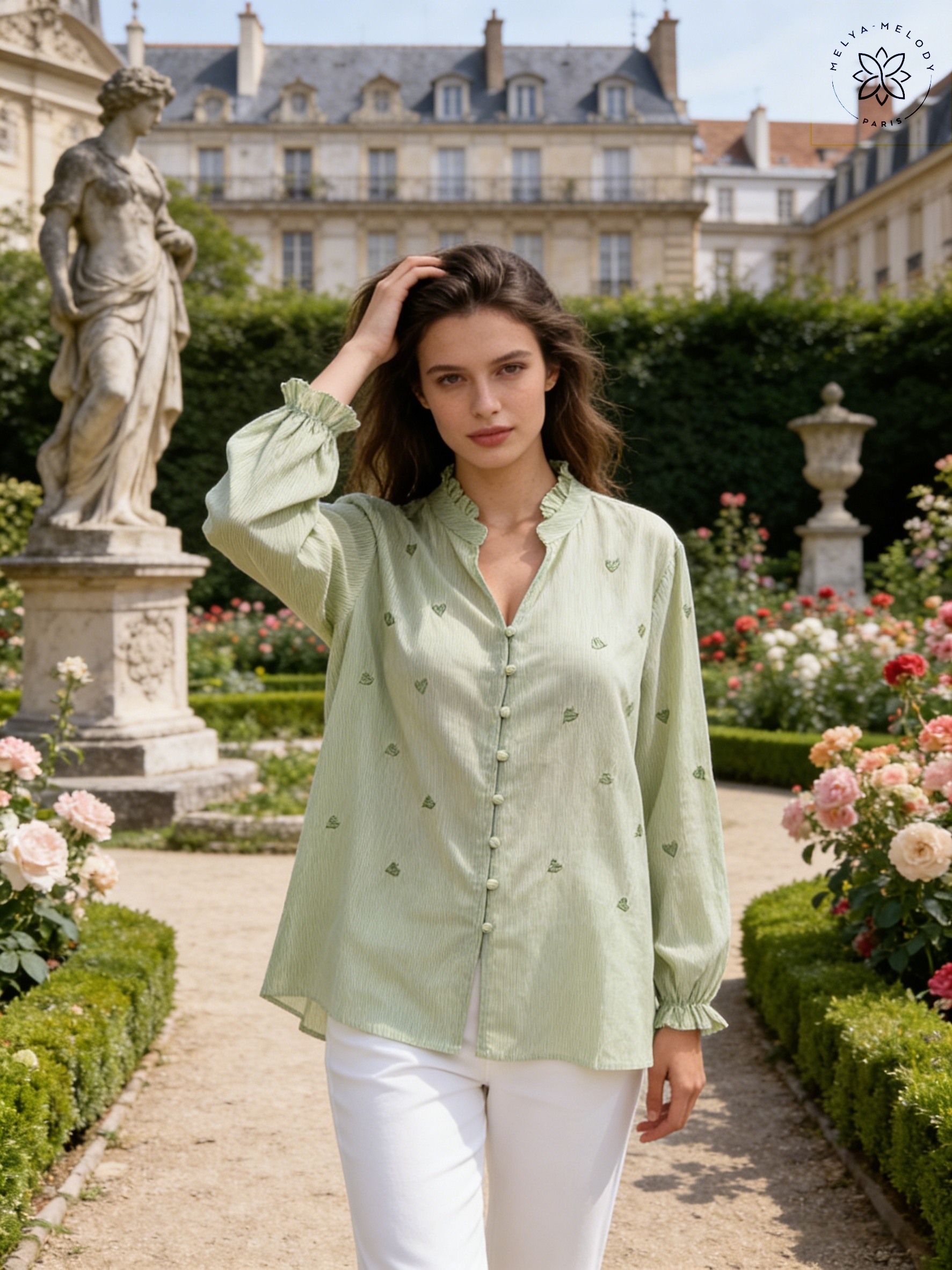 Camisa a rayas con bordado de corazón y cuello victoriano - Image 1
