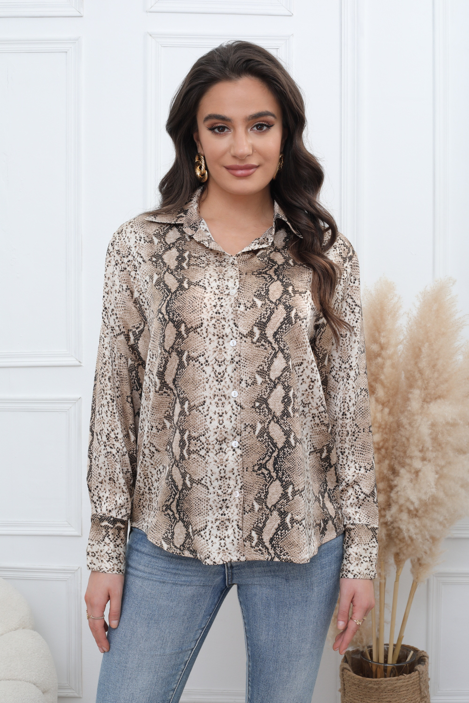 Shirt with Elegant Snake Print - Image 4