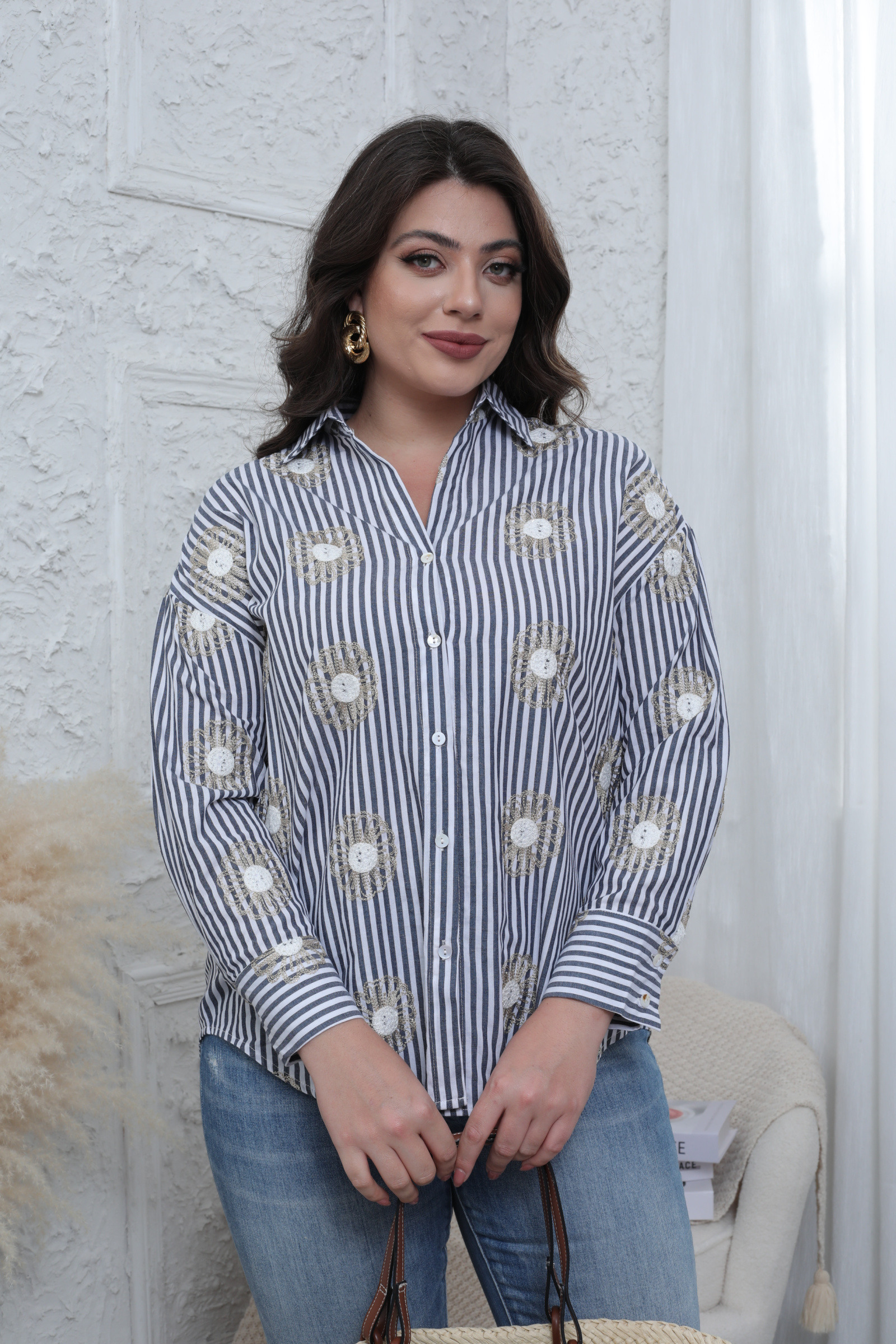 Embroidered shirt - Image 2