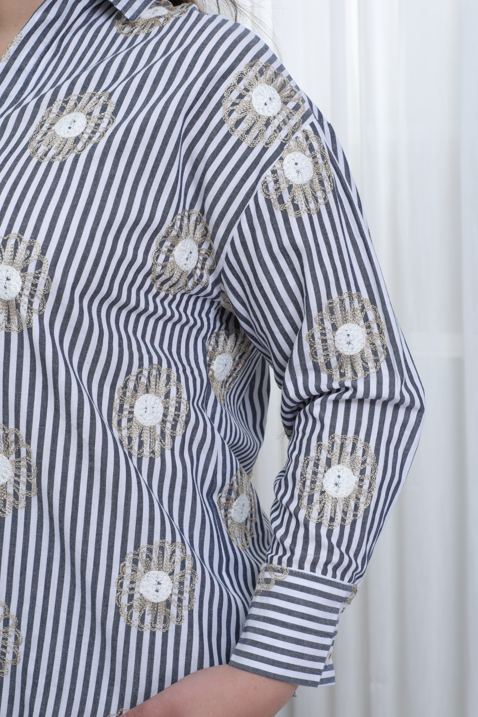 Embroidered shirt - Image 4