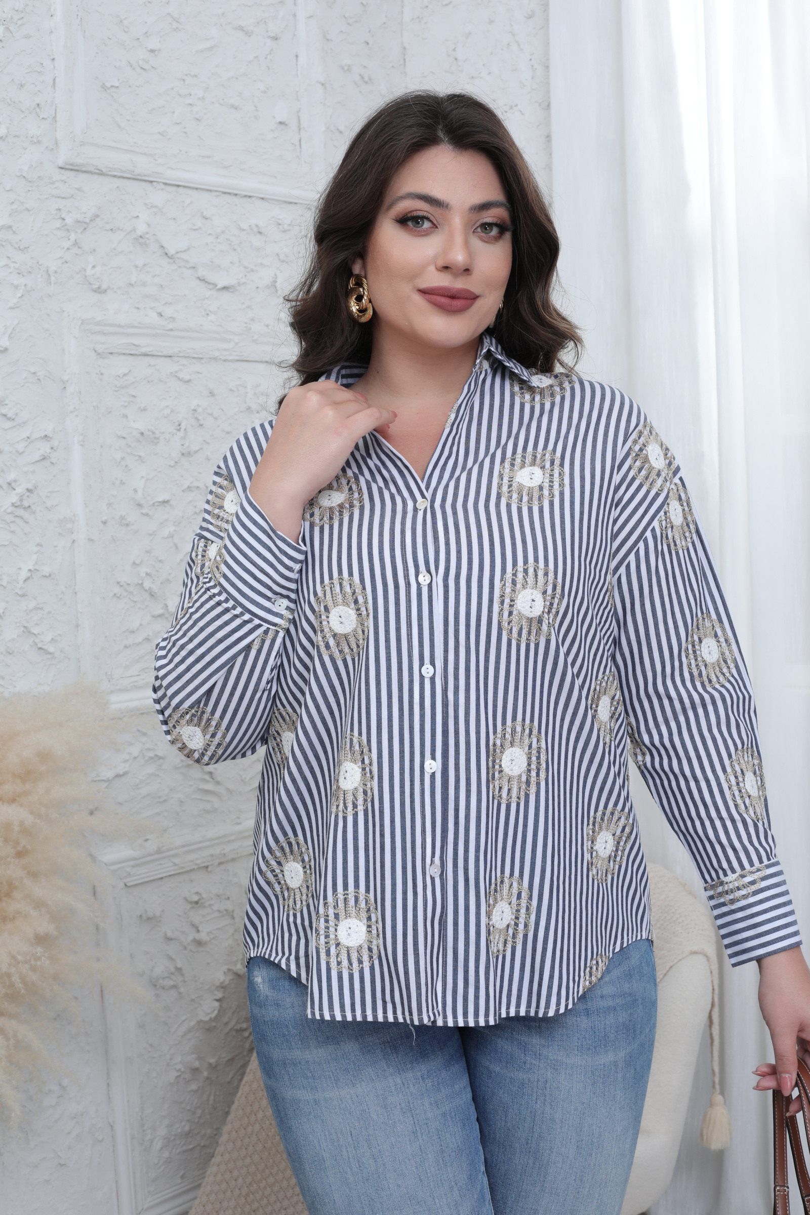 Embroidered shirt - Image 3