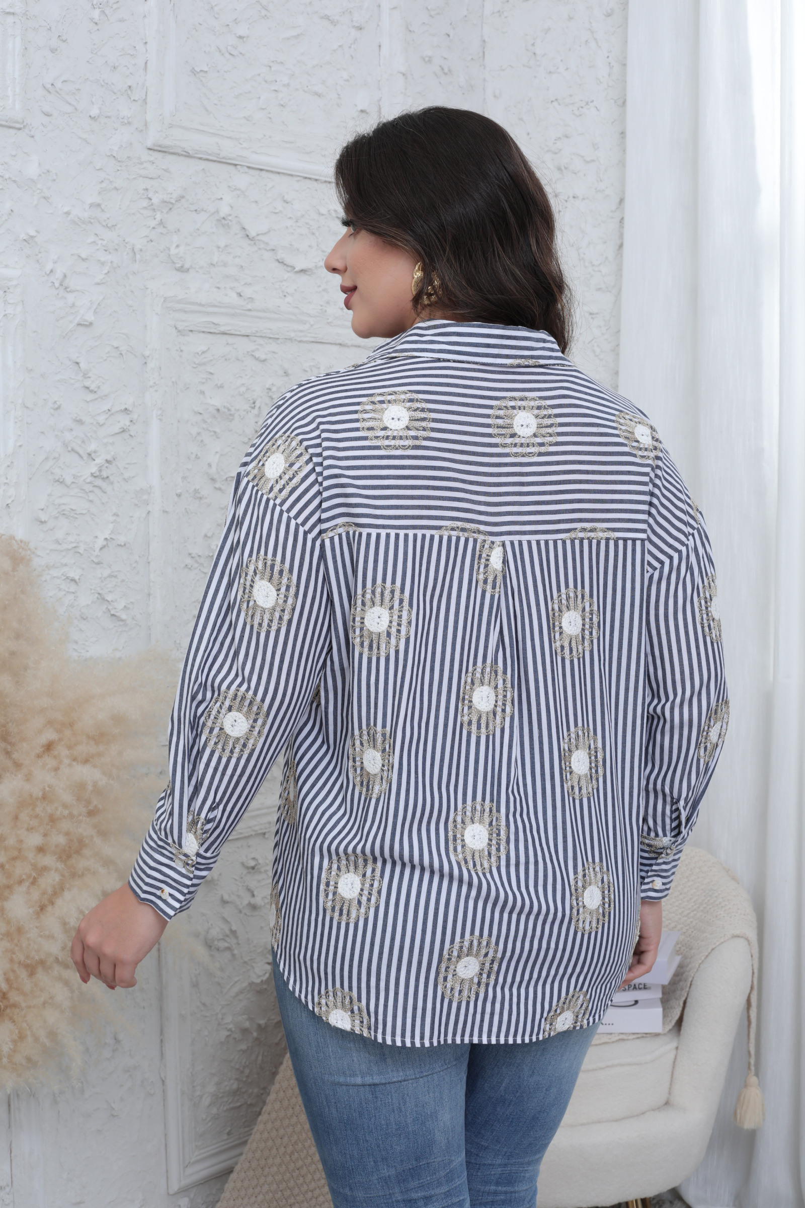 Embroidered shirt - Image 5
