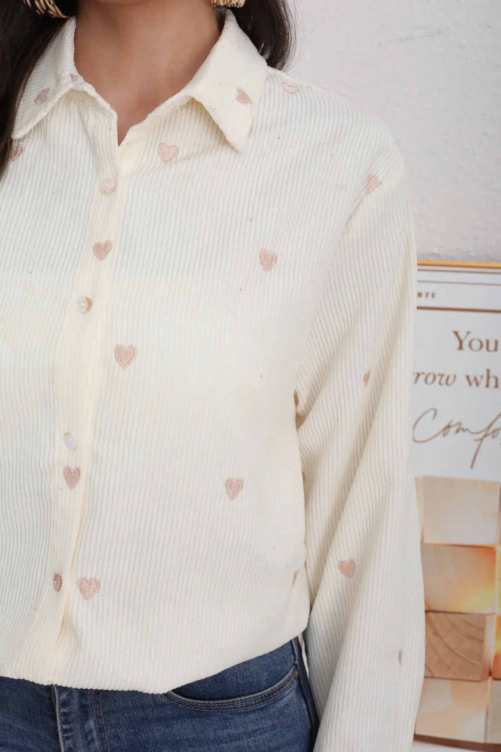 Samtbluse mit Goldherzstickerei - Image 11