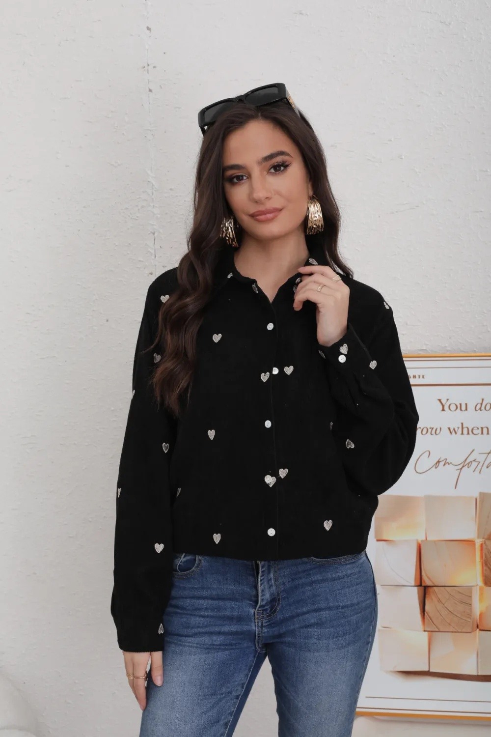 Samtbluse mit Goldherzstickerei - Image 2