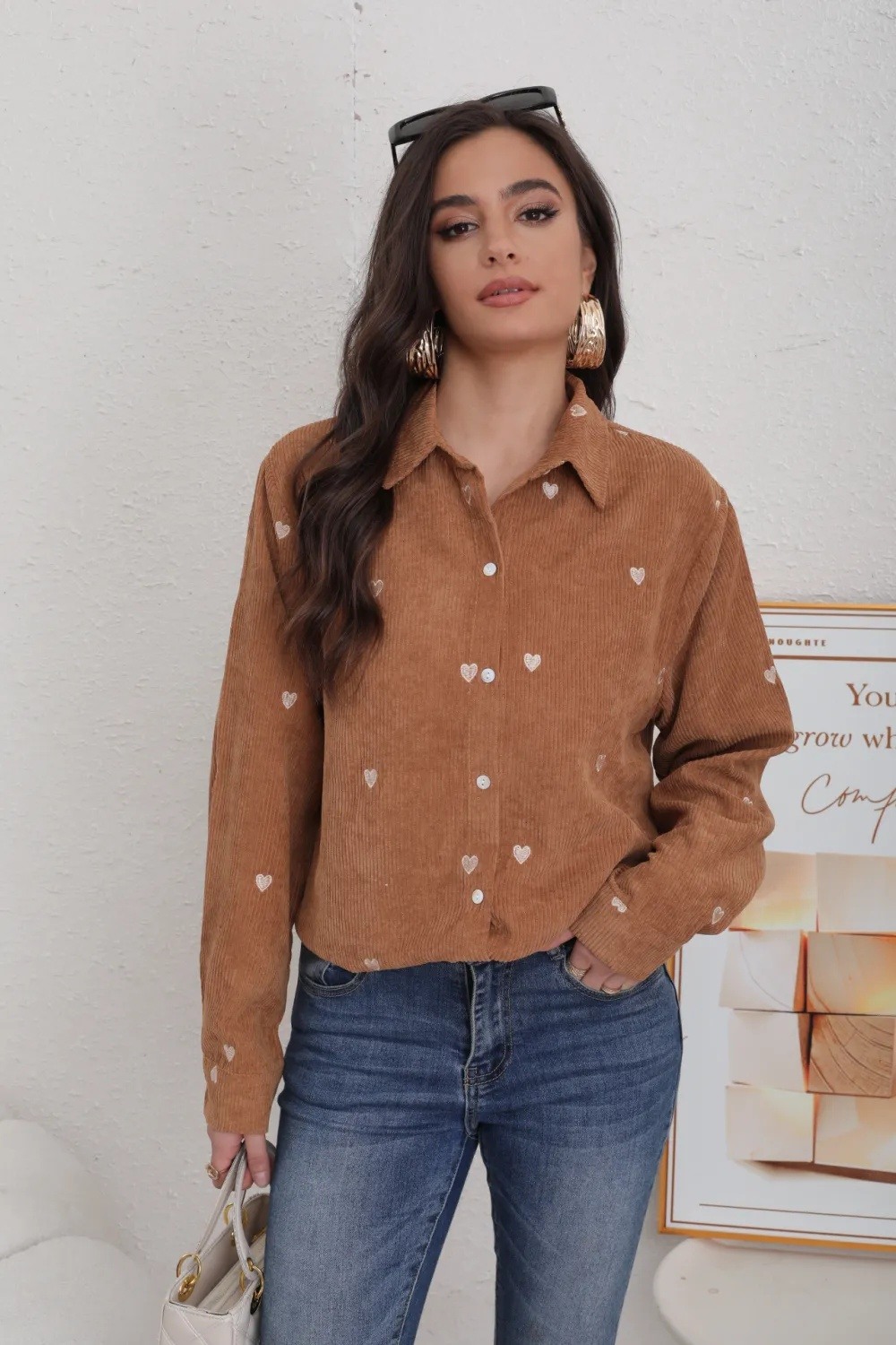 Samtbluse mit Goldherzstickerei - Image 8