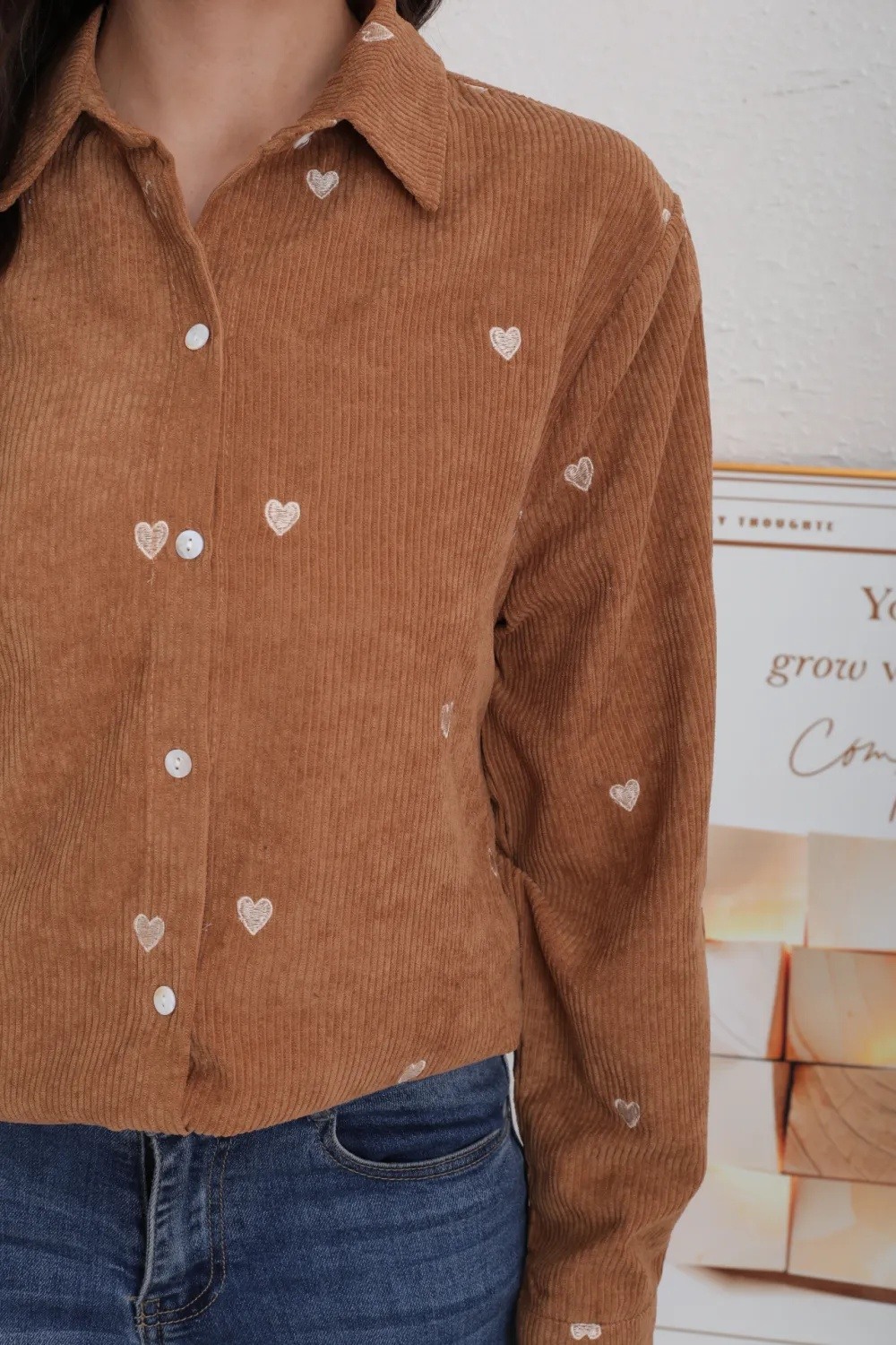 Samtbluse mit Goldherzstickerei - Image 10