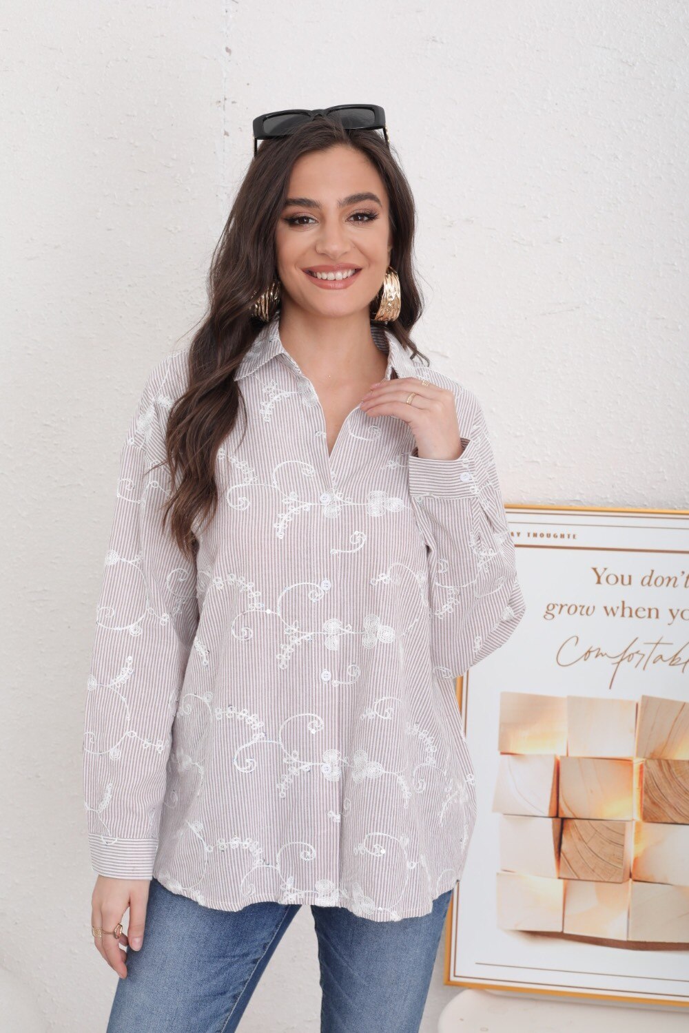 Camisa con bordado de lentejuelas - Image 2