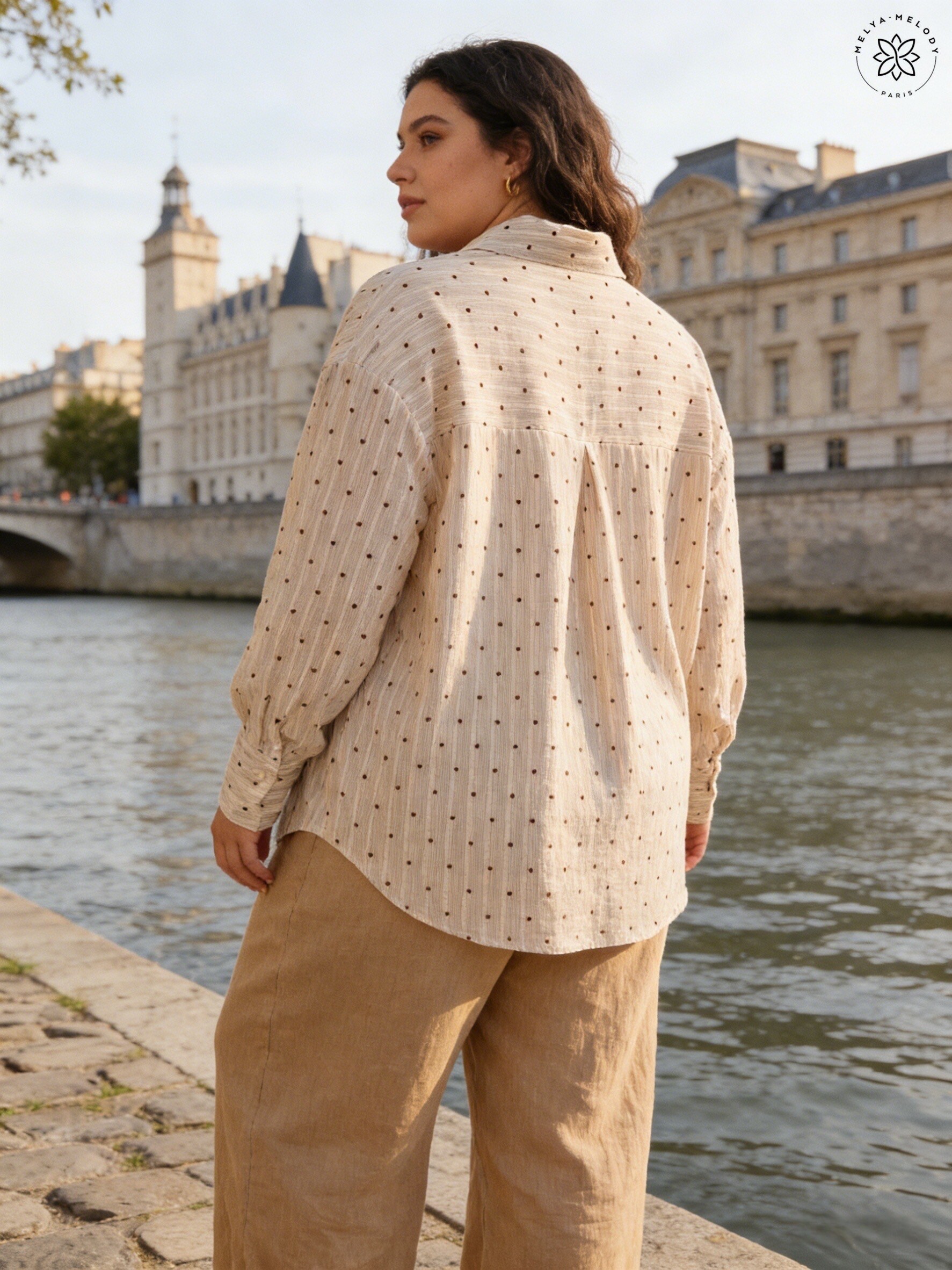 Camisa a Rayas con Pequeños Corazones en Talla Grande - Image 6
