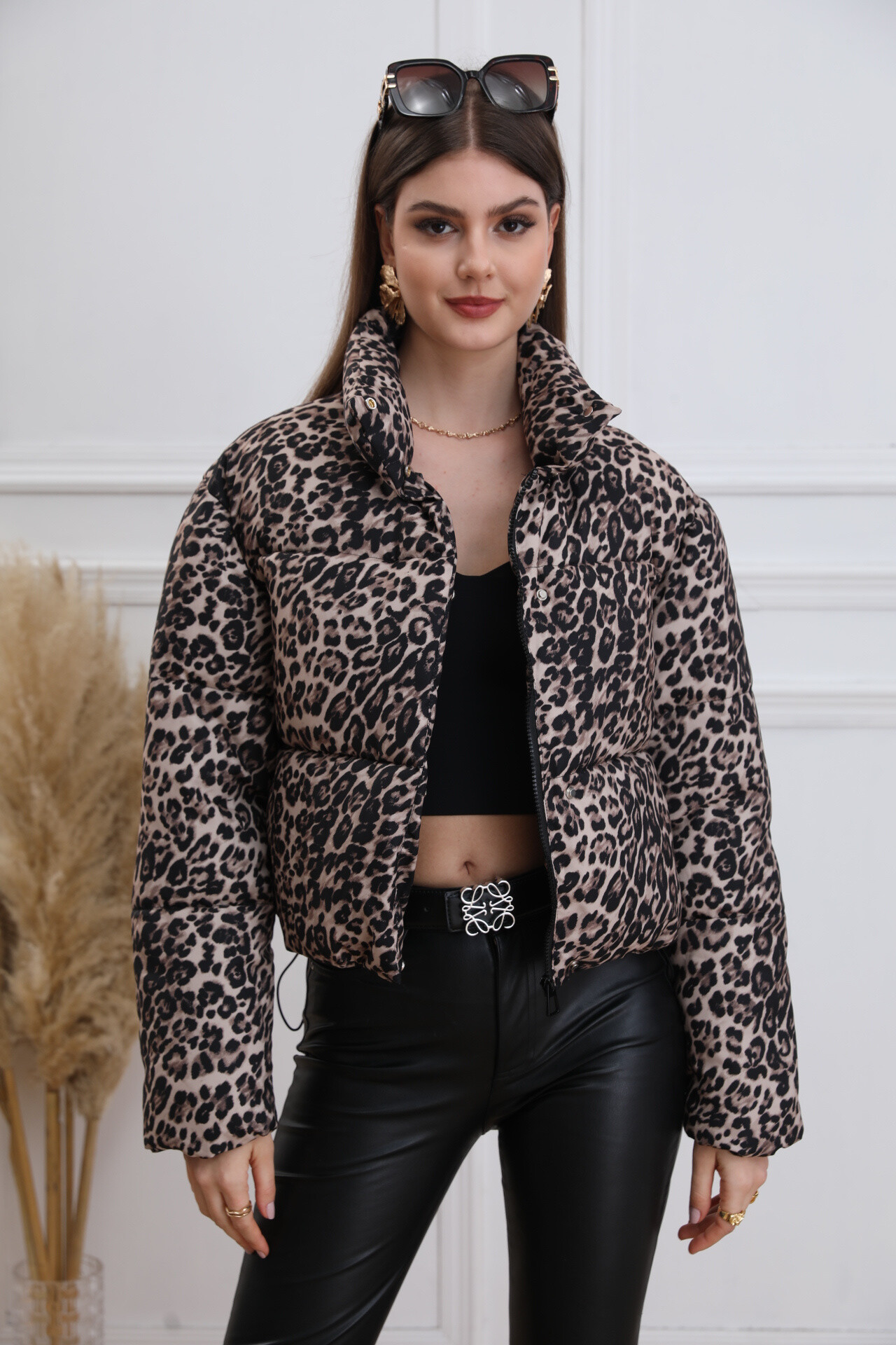 Großhändler Melya Melody - Kurze Daunenjacke mit Leopardenmuster