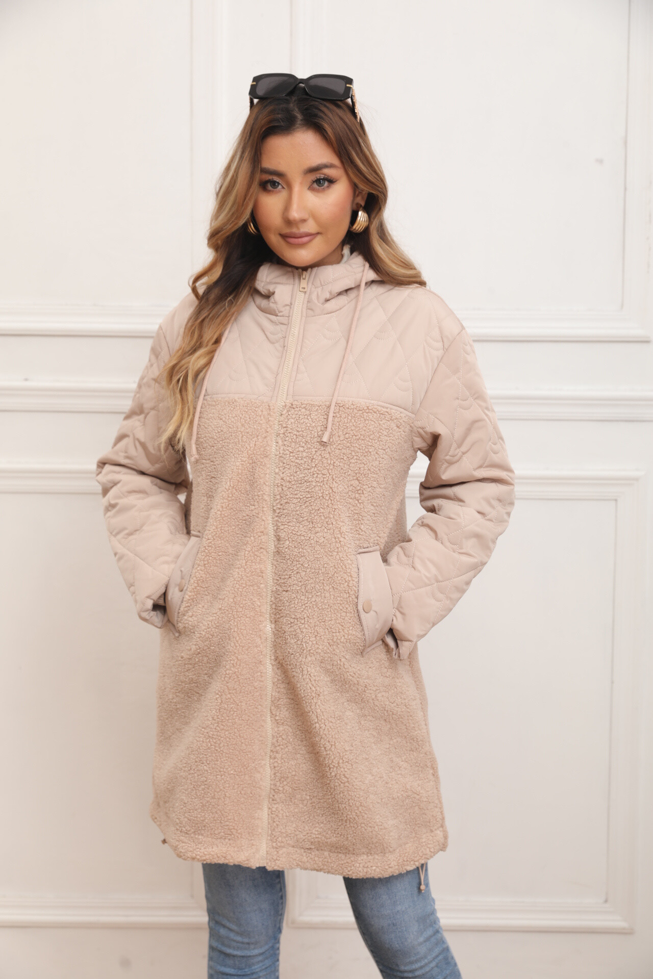 Großhändler Melya Melody - Gesteppte Jacke mit Kapuze und Lammfell Ilanirae