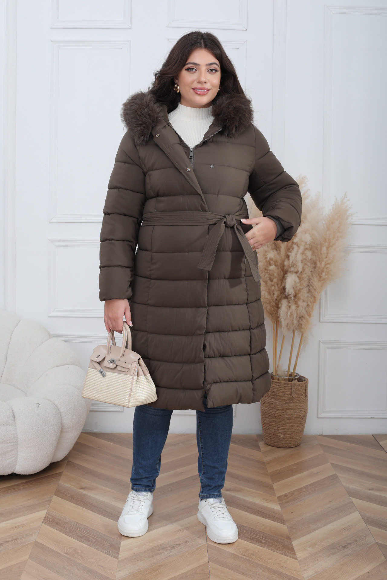 Wholesaler Melya Melody - Long quilted puffer coat with faux fur hood in plus size