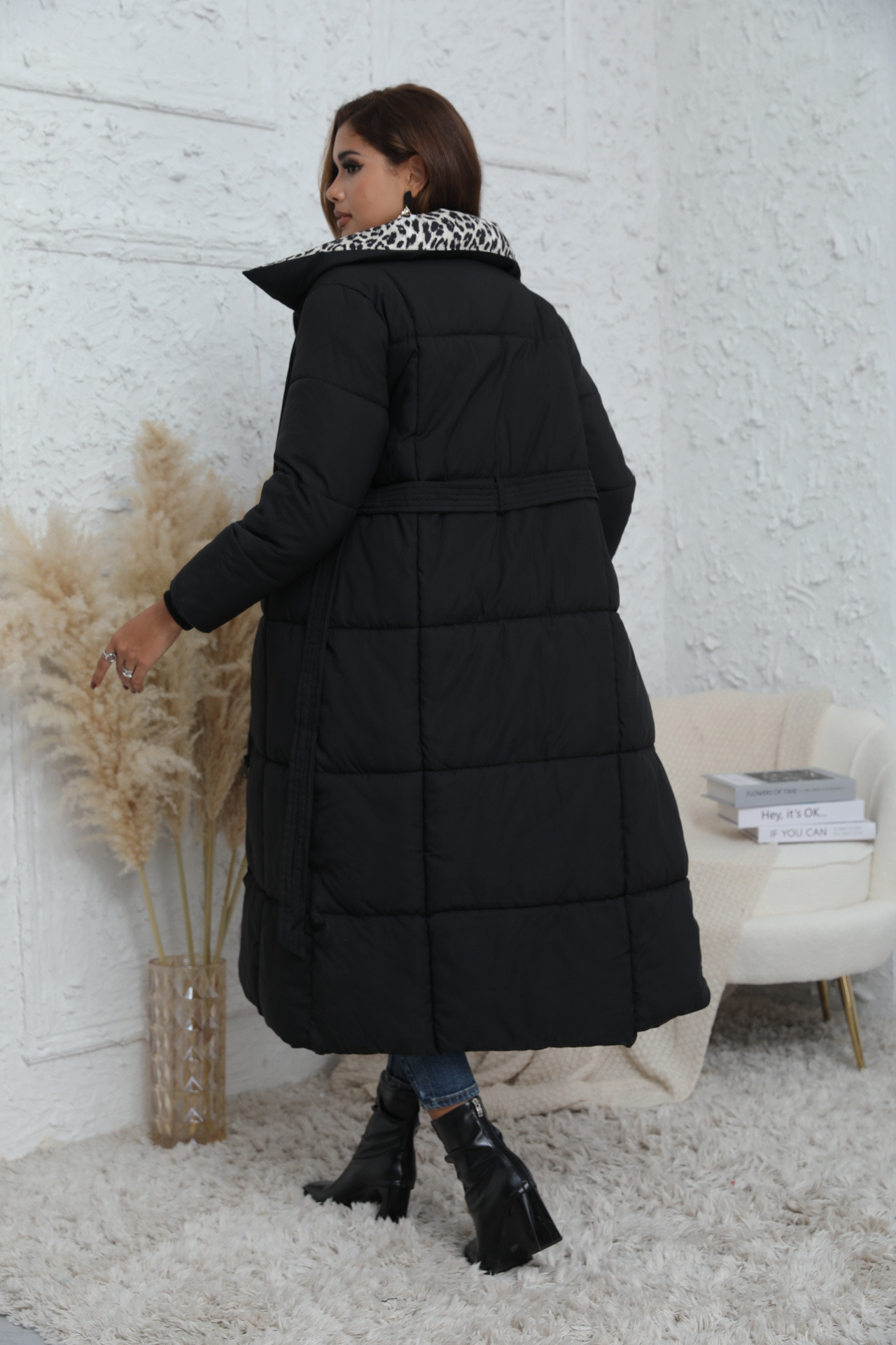 Long puffer jacket with leopard collar - Image 6