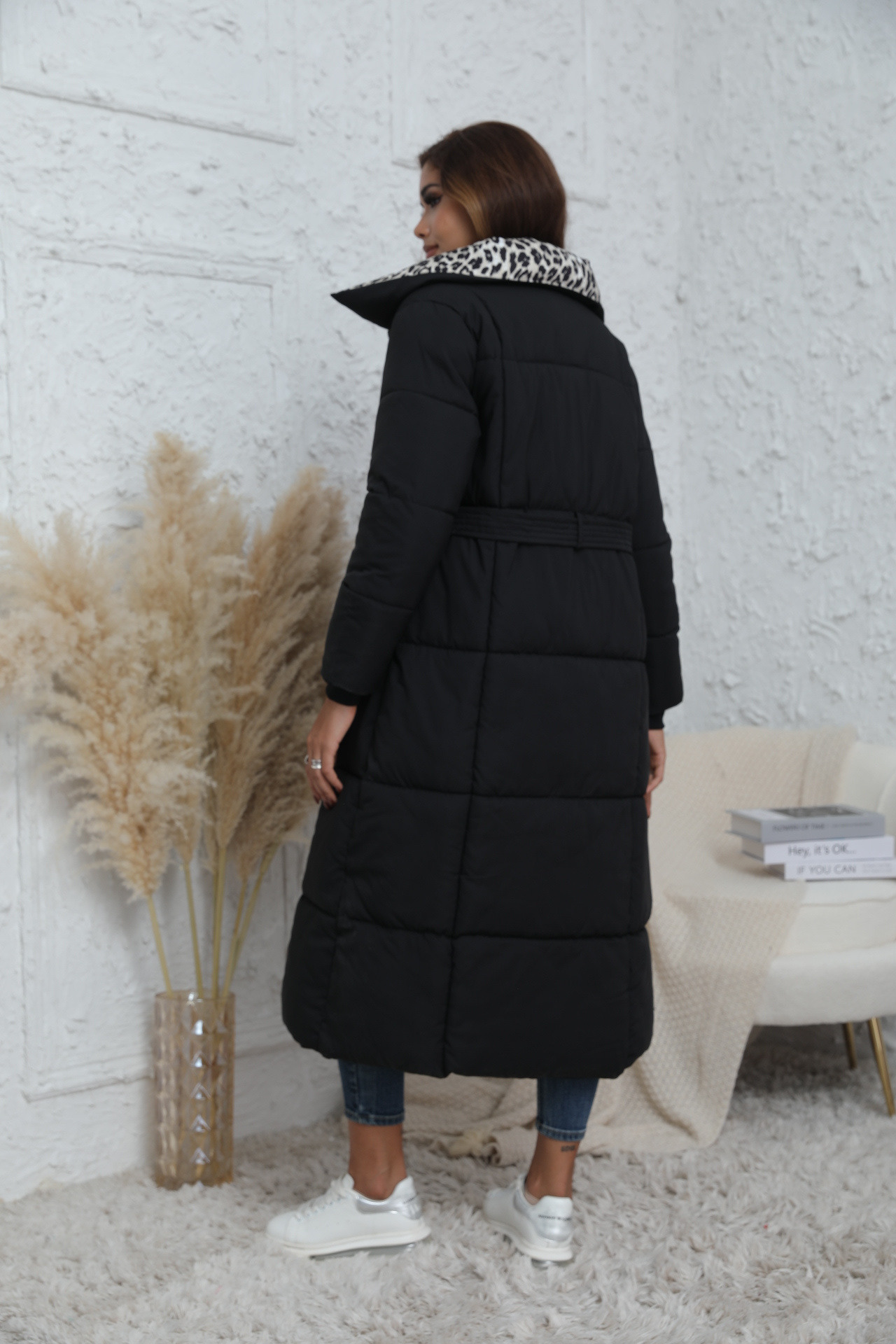 Long puffer jacket with leopard collar - Image 5