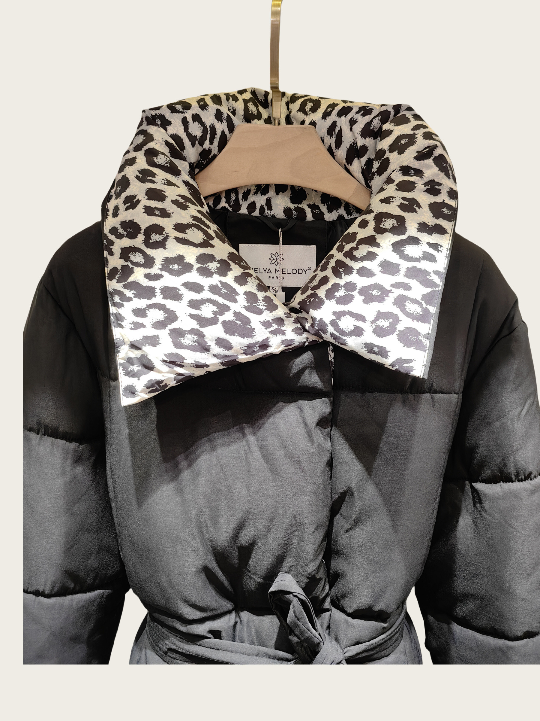 Long puffer jacket with leopard collar - Image 3