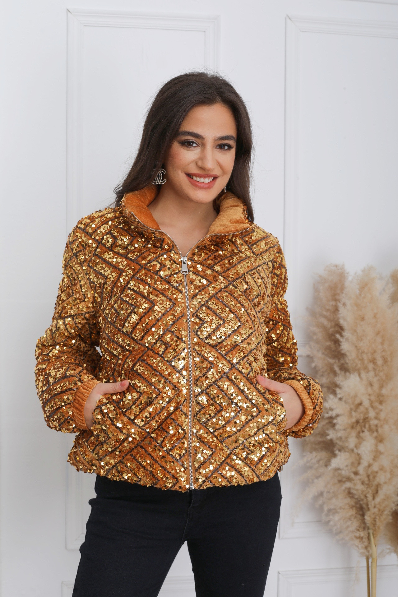 Chaqueta corta acolchada de lentejuelas - Image 2