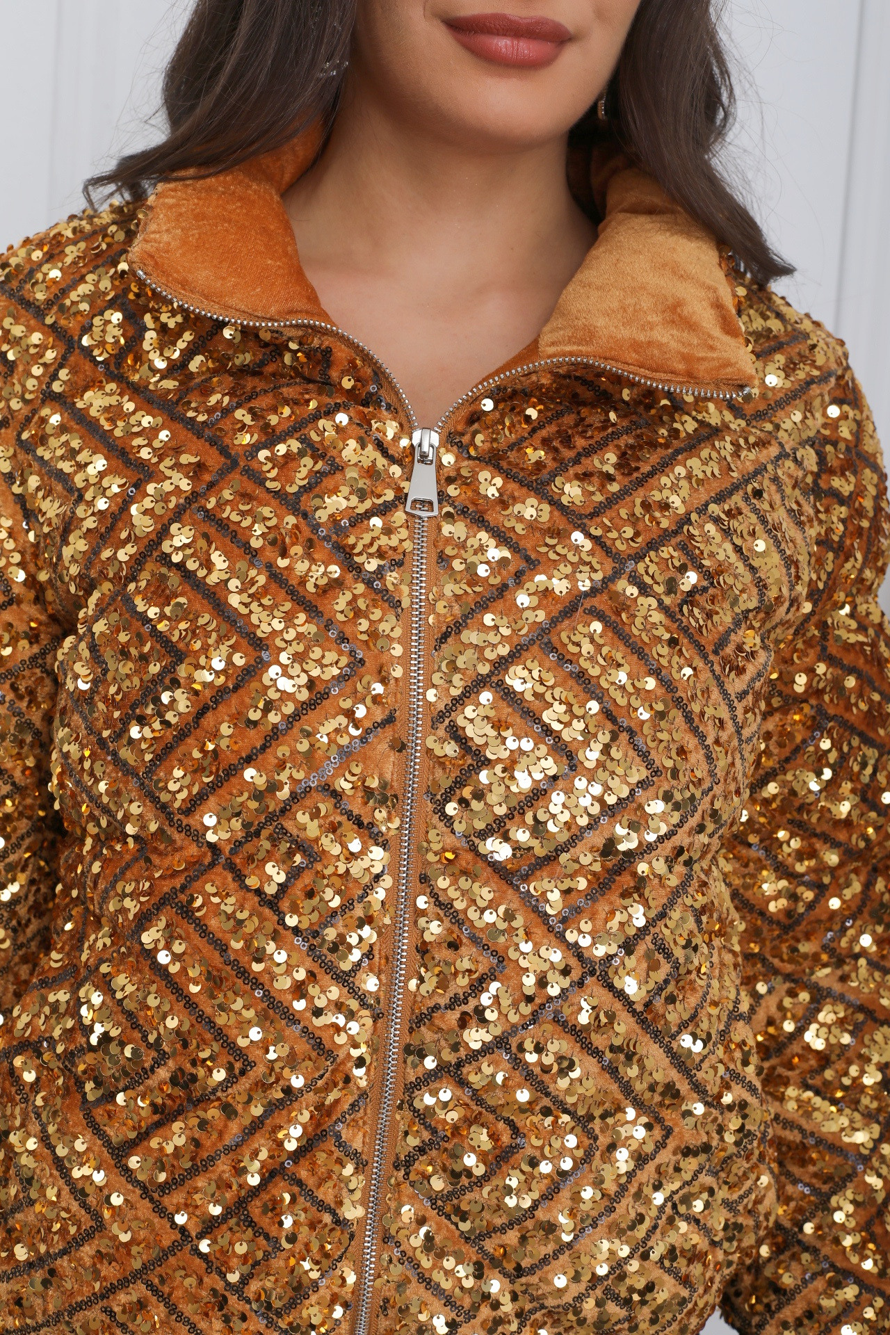 Chaqueta corta acolchada de lentejuelas - Image 3