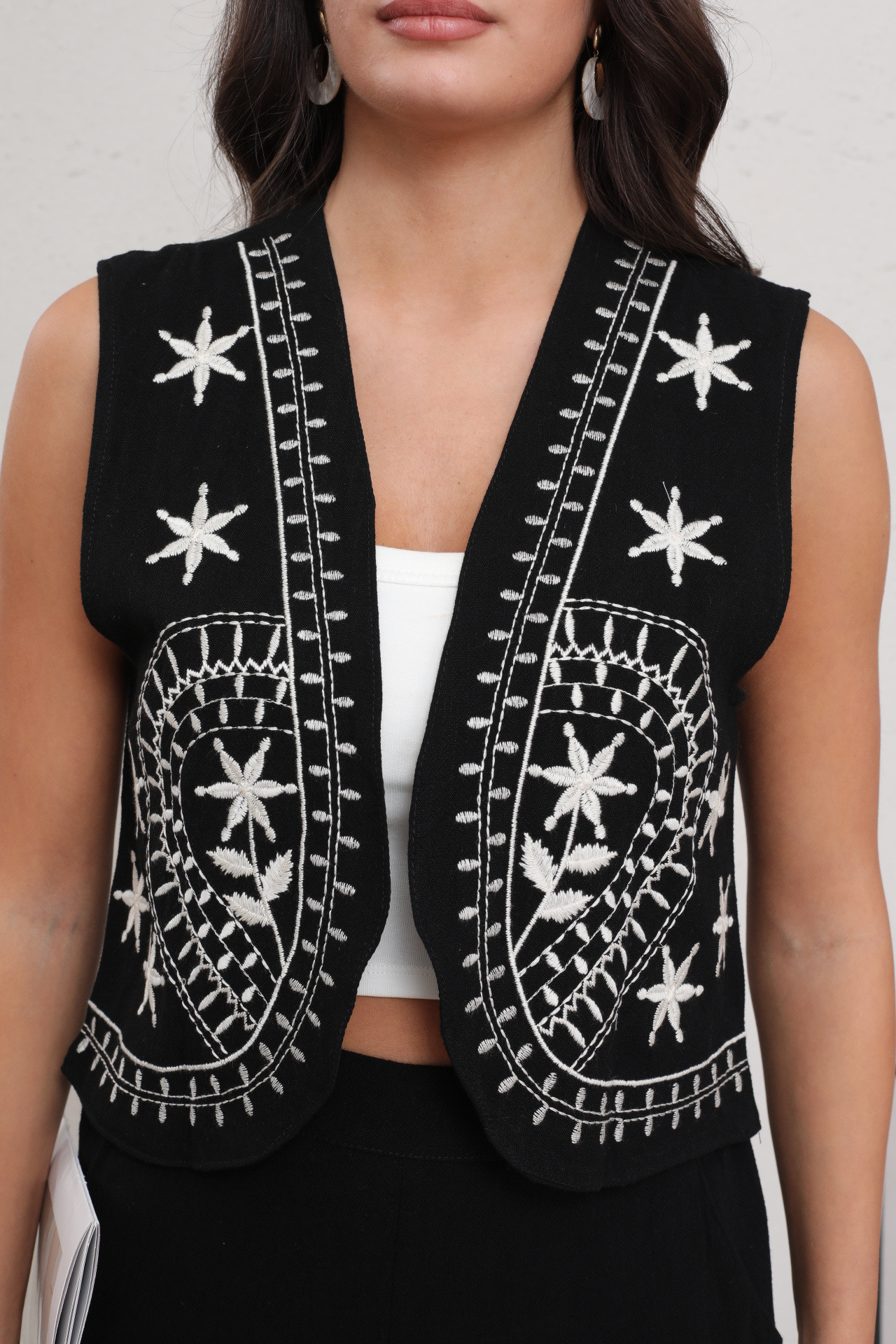 Set with embroidered pants - Image 4