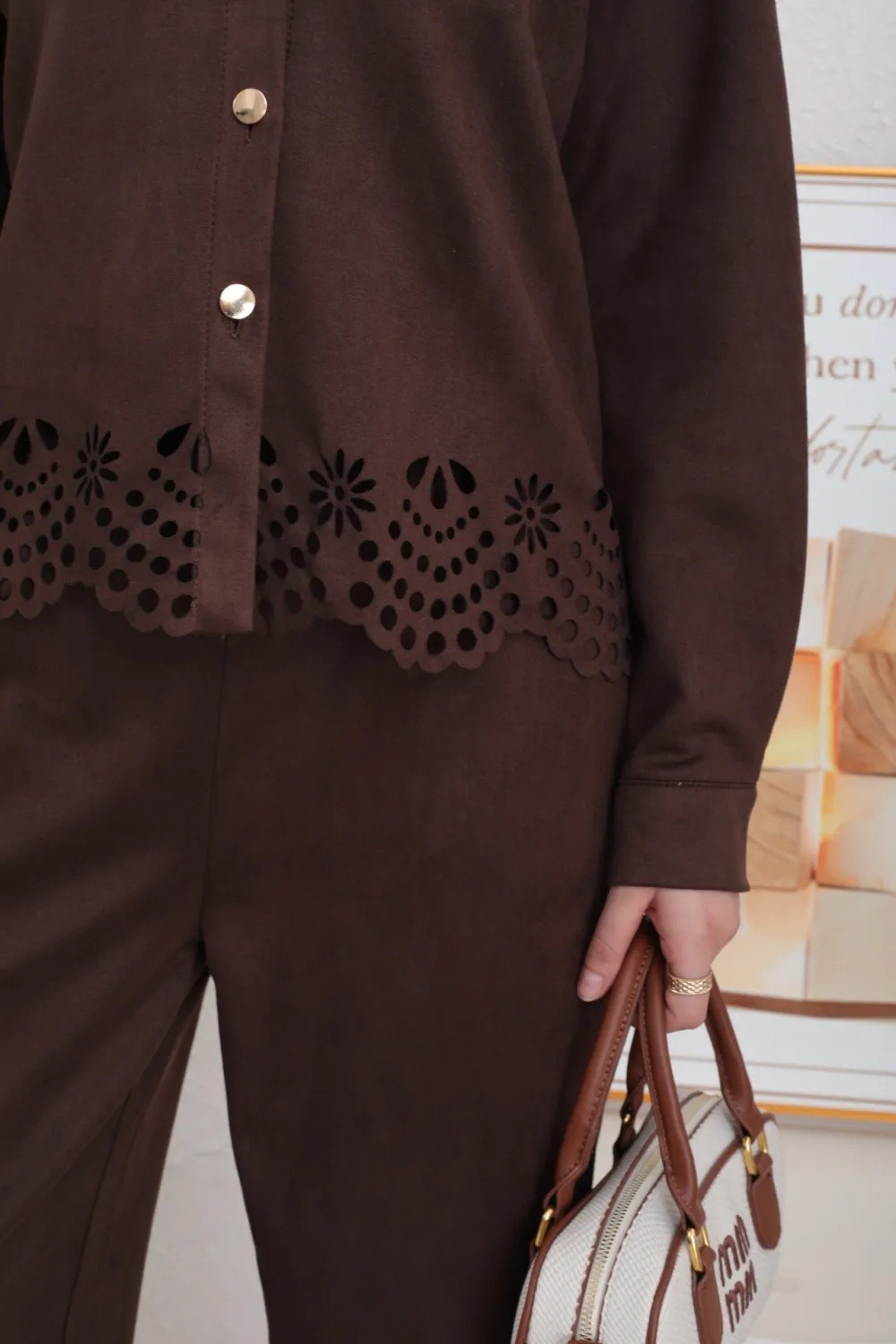 Ensemble Chemise et Pantalon Daim ajouré - Image 4