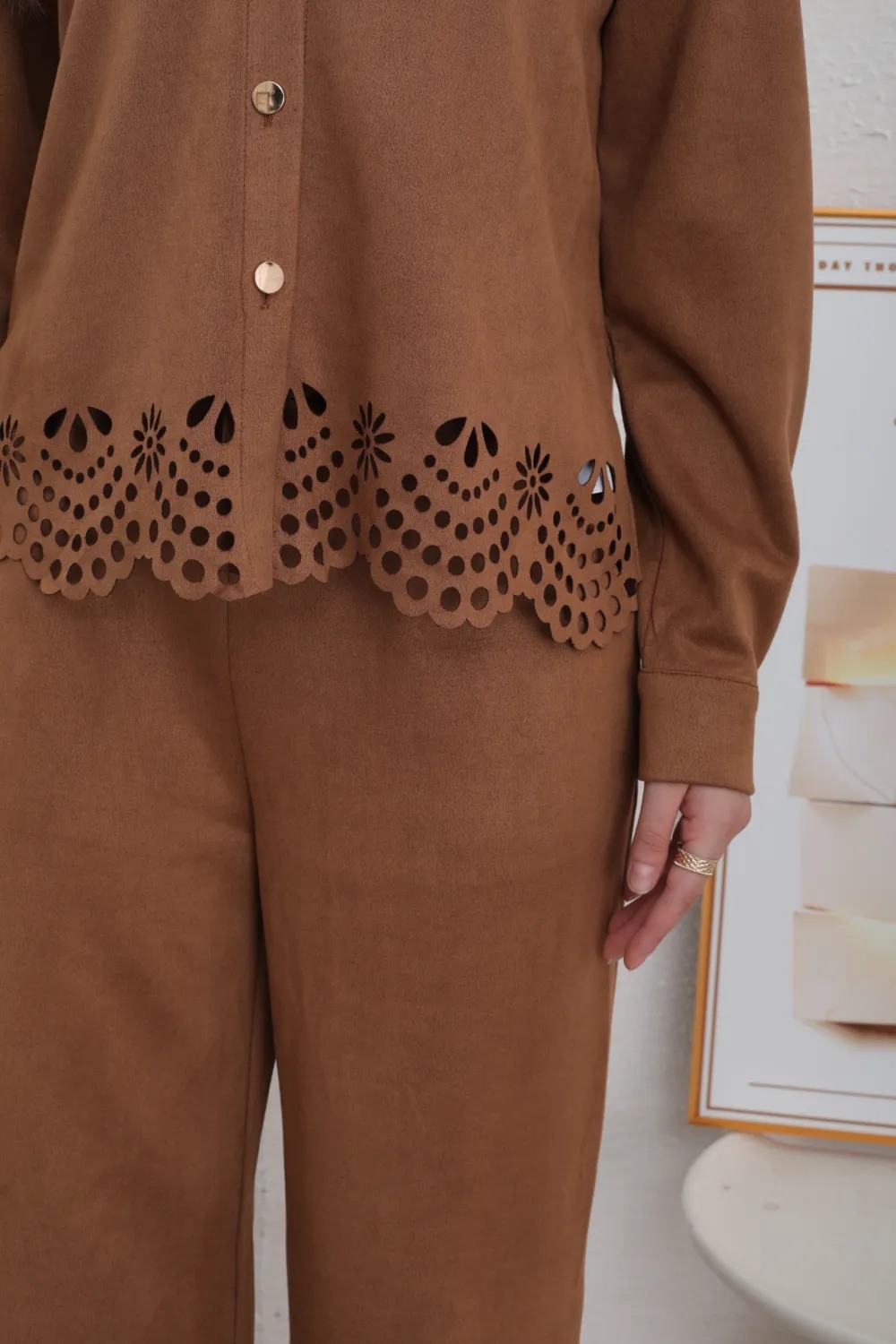 Ensemble Chemise et Pantalon Daim ajouré - Image 6