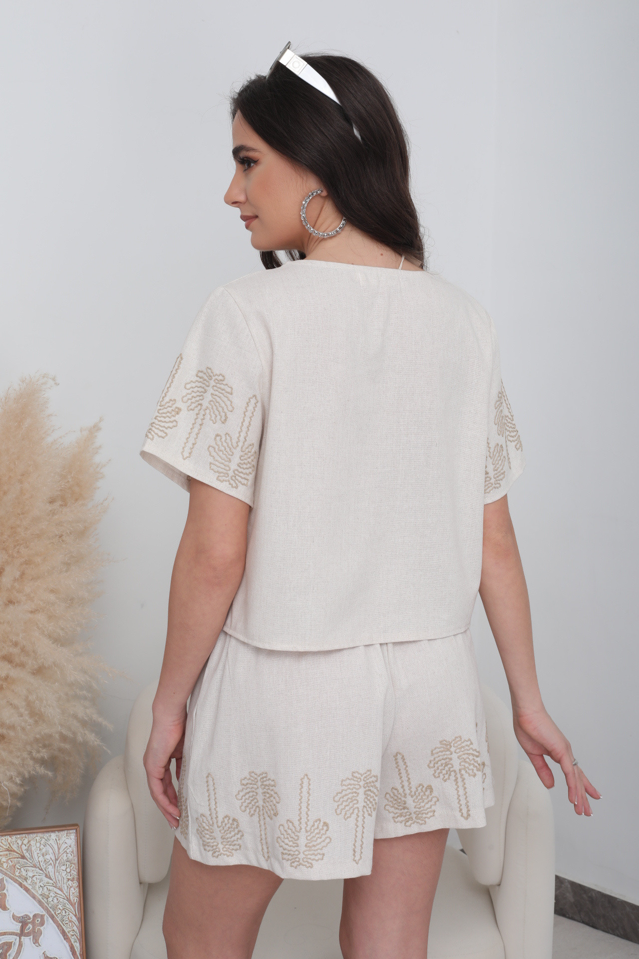 Completo gilet e pantaloncini ricamati - Image 8