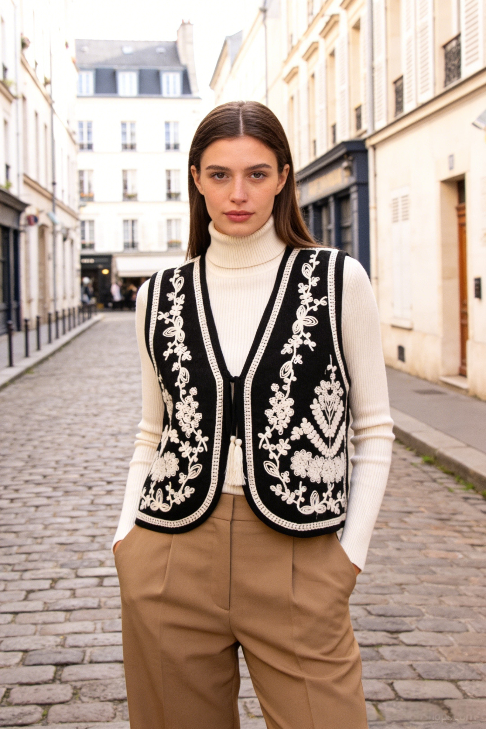 GILET EN VELOURS BRODÉ - Image 2