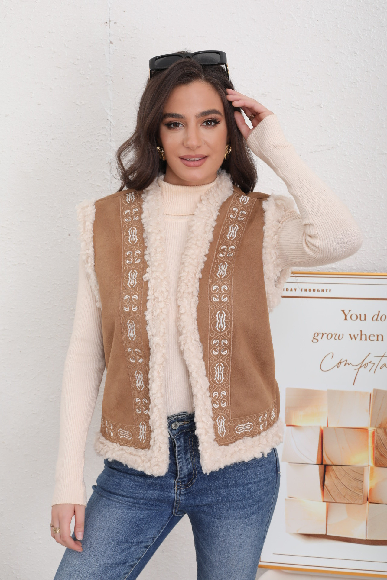 Gilet in Pile Ricamato - Image 1