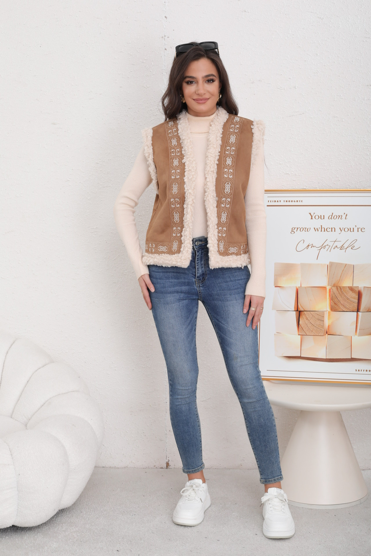 Gilet in Pile Ricamato - Image 5