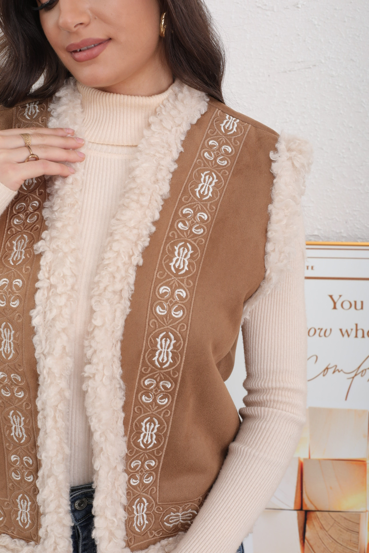 Gilet in Pile Ricamato - Image 16